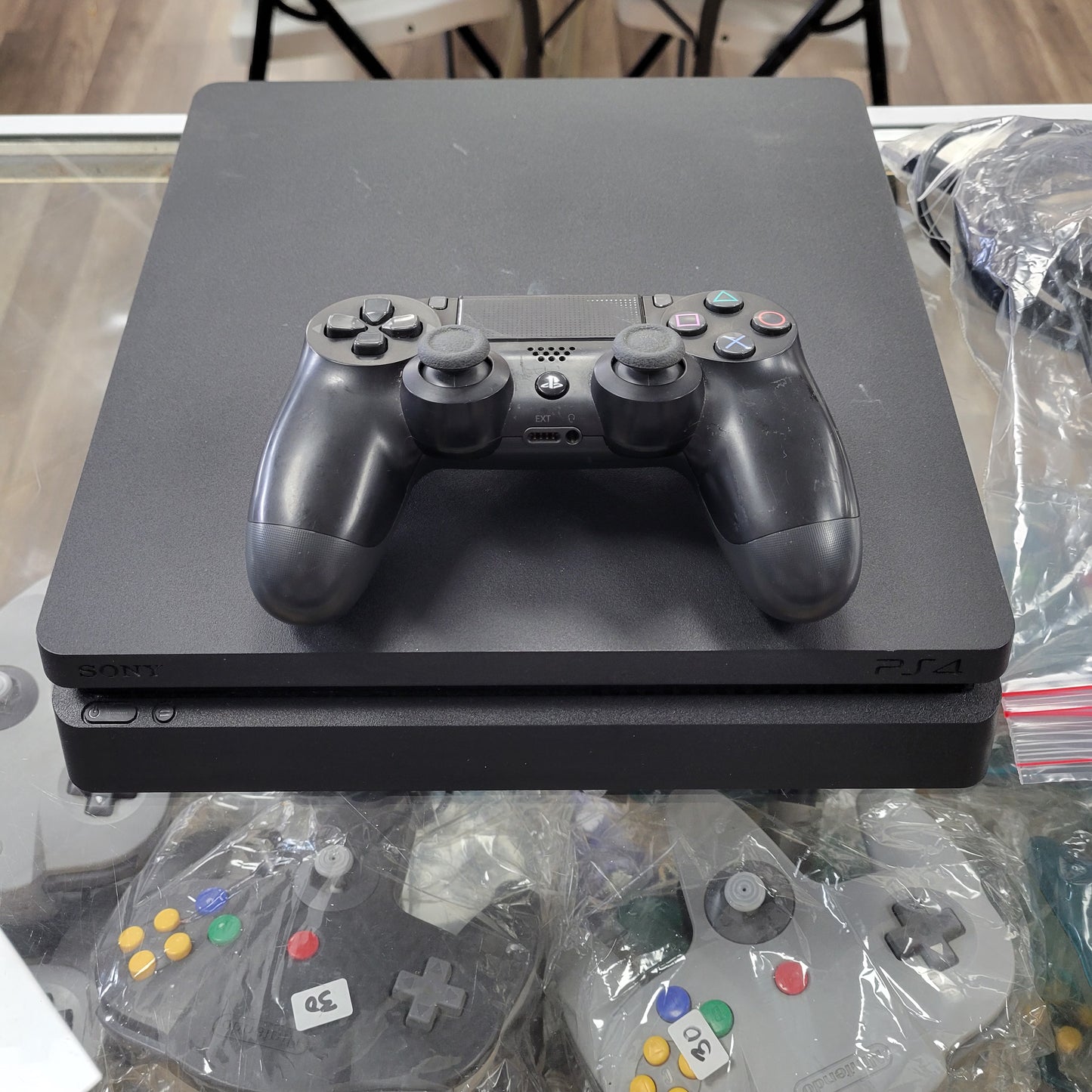 Playstation 4 Slim With Cables And Controller