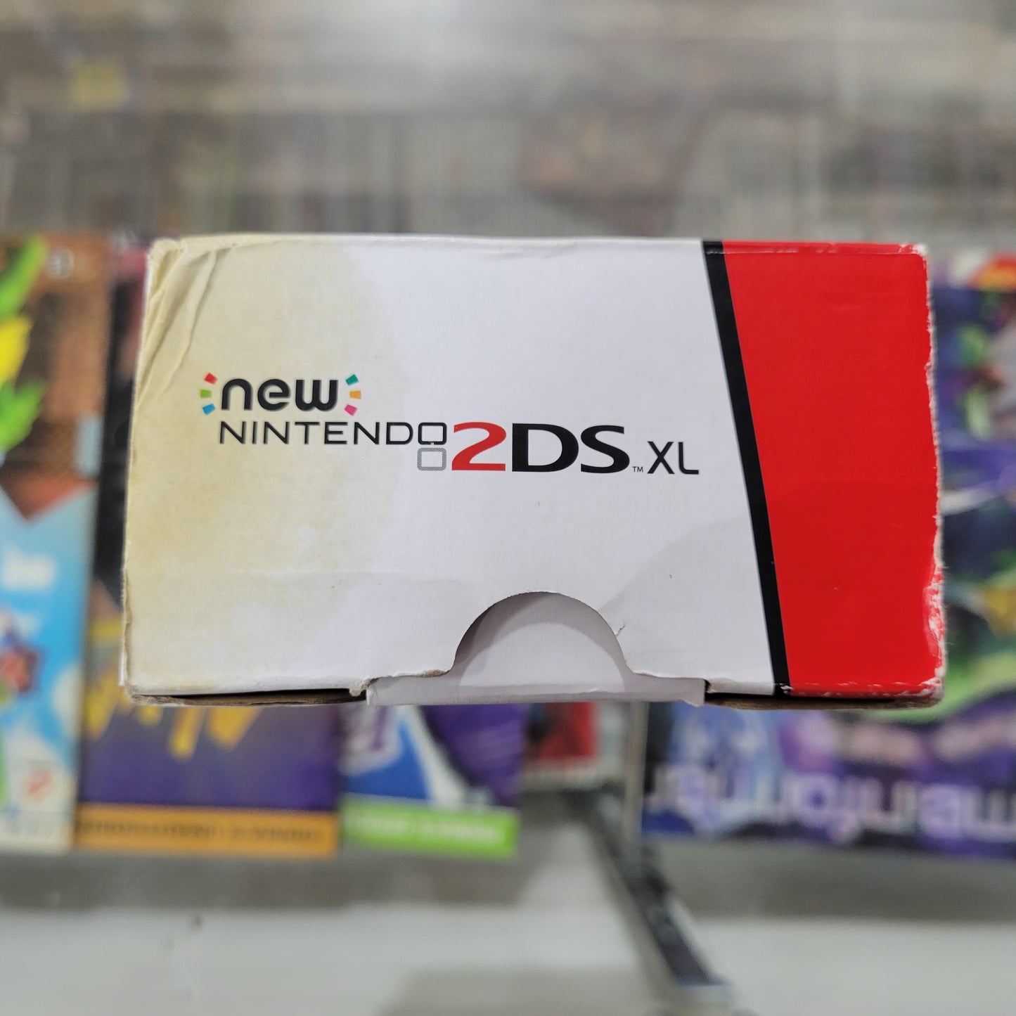 New Nintendo 2DS XL Pokeball Edition