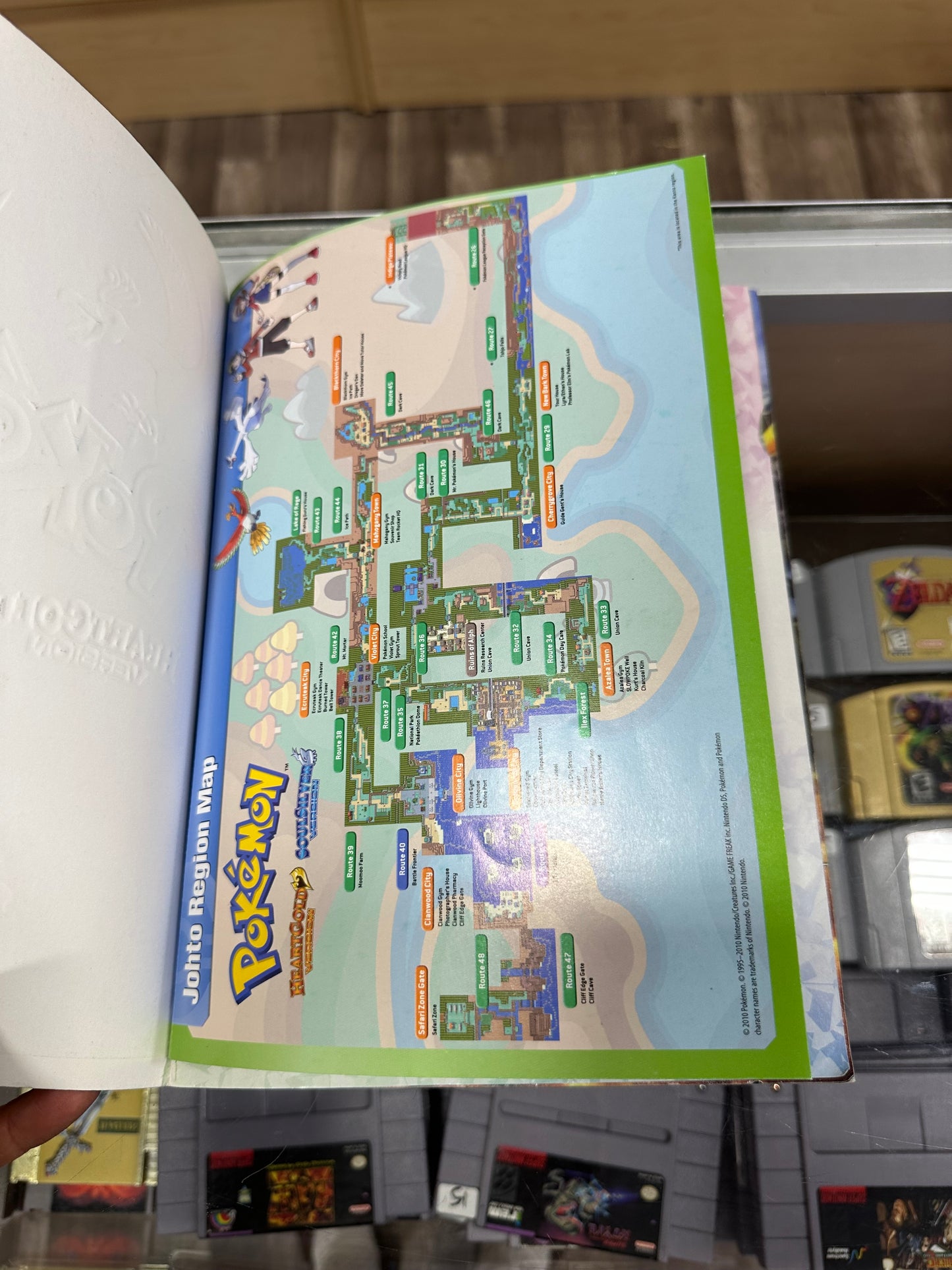 Pokémon Heartgold and Soulsilver Strategy Guide with Map