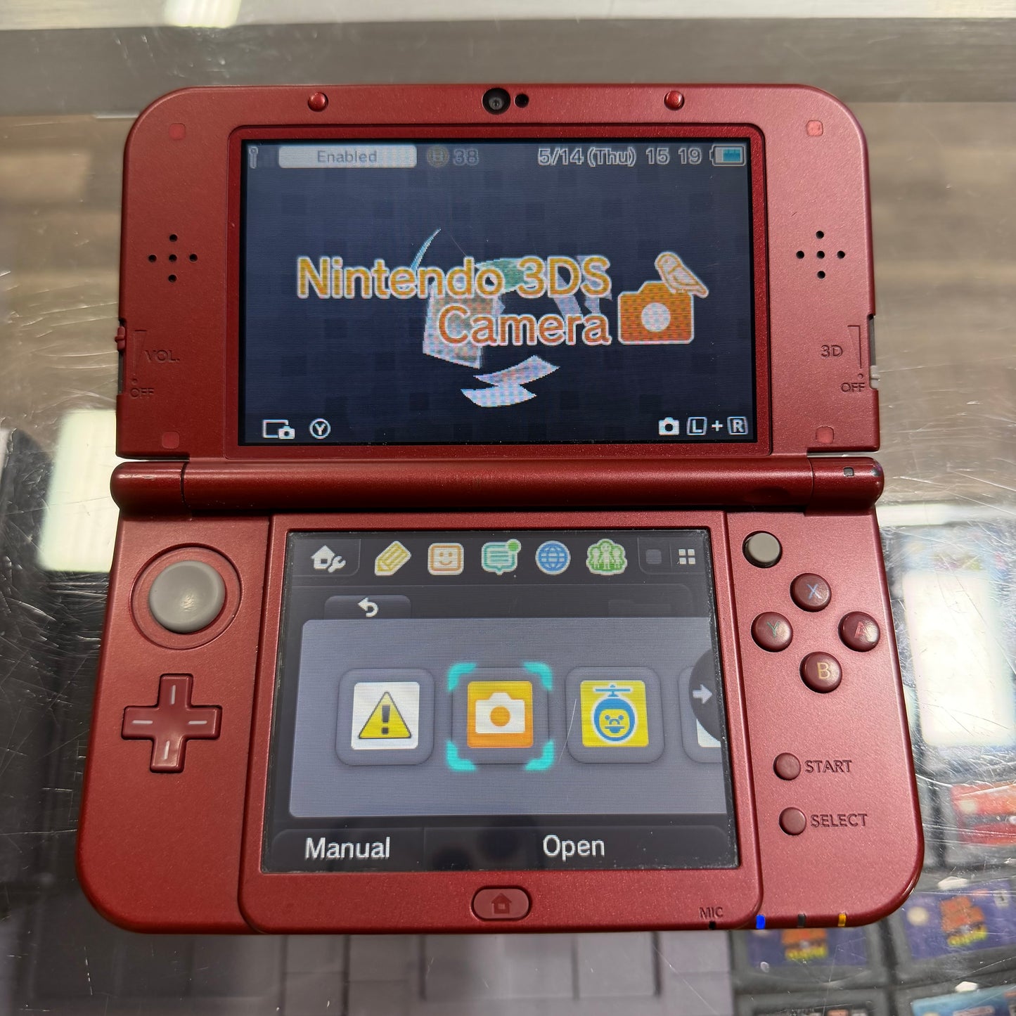 New Nintendo 3DS XL Red Nintendo 3DS (Charger included)