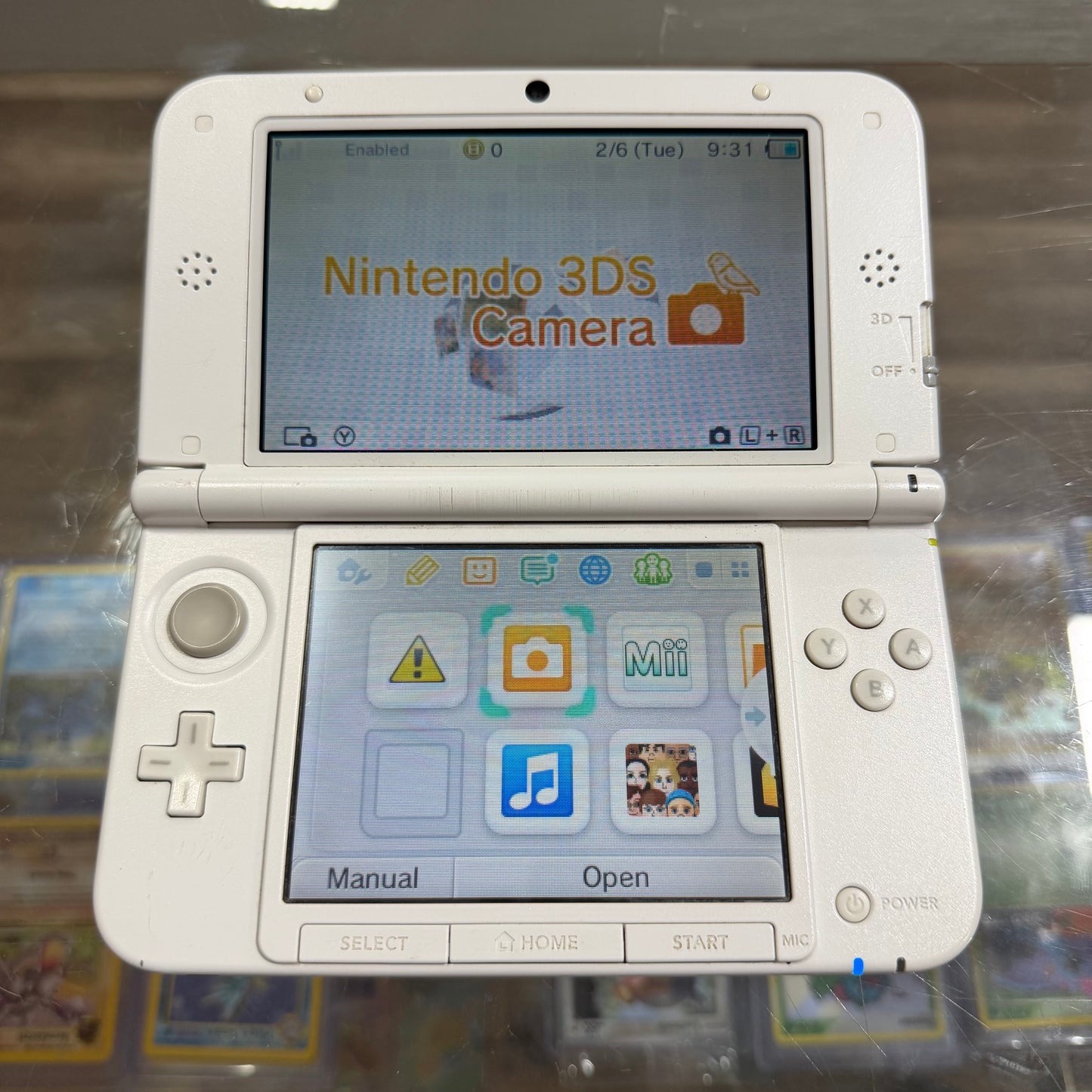 White Nintendo 3DS XL Handheld System :P ( 780 ) (Charger Included)