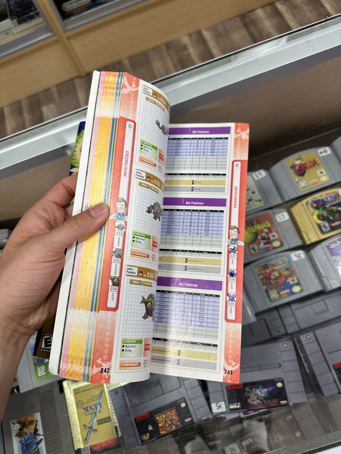 Pokémon Heartgold and Soulsilver Strategy Guide with Map