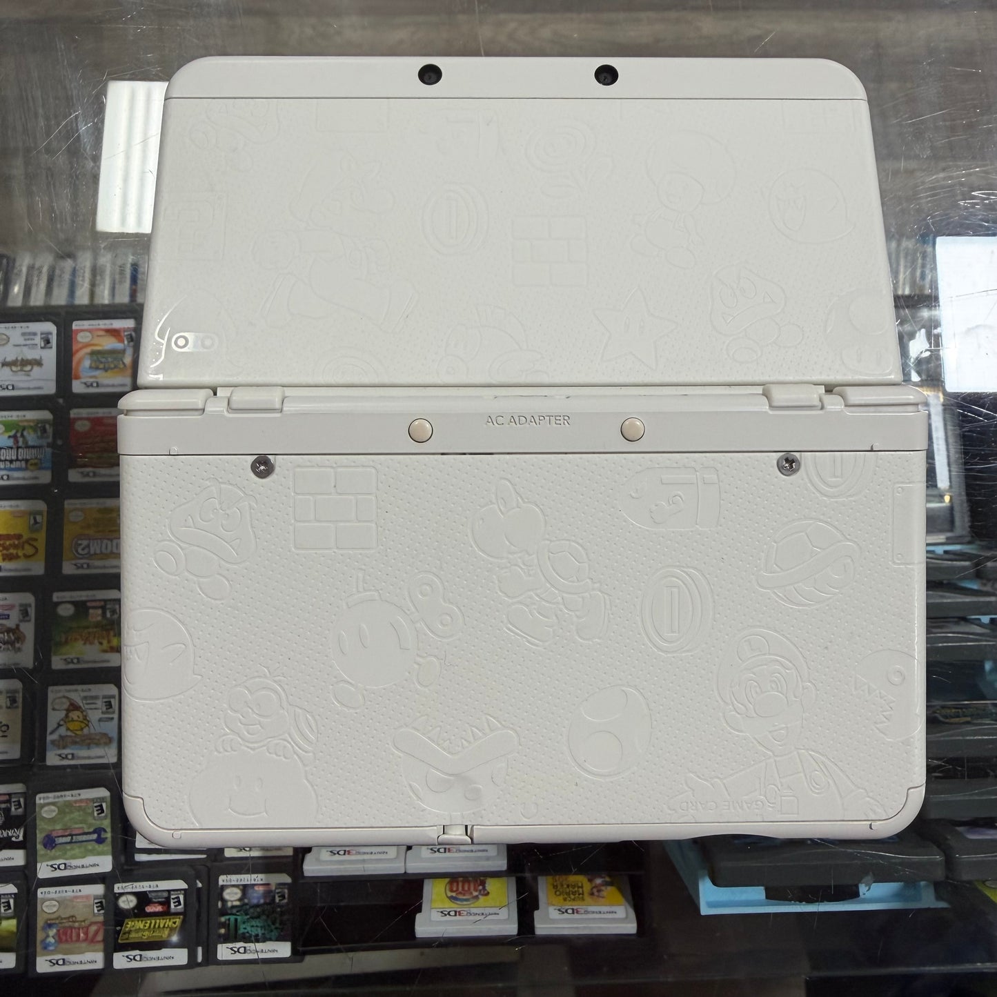 New Nintendo 3DS Super Mario White Edition Nintendo 3DS (Charger Included)