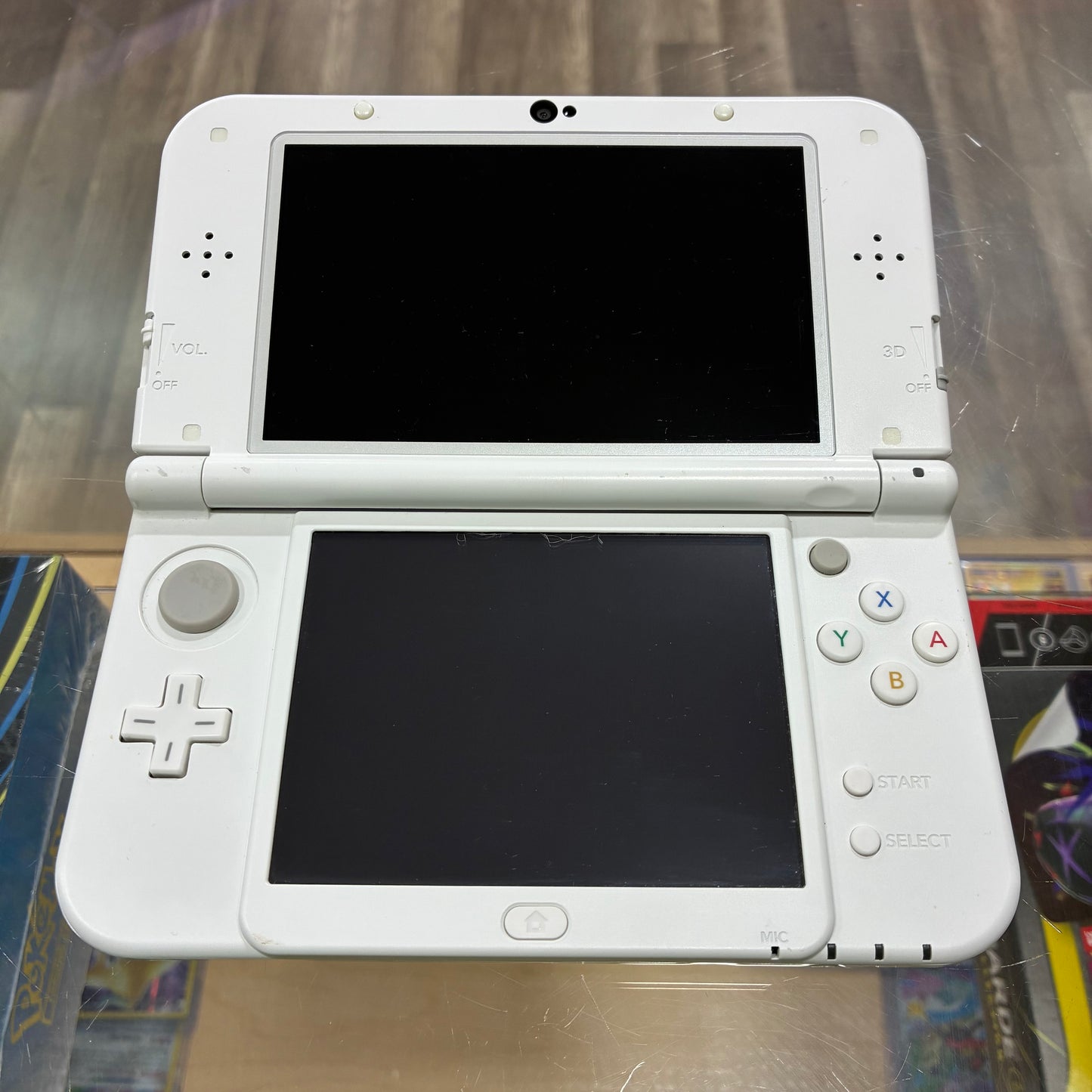 (512) New Nintendo 3DS XL Handheld System (White) w/ Charger (Region Free)(JAPANESE TO US)