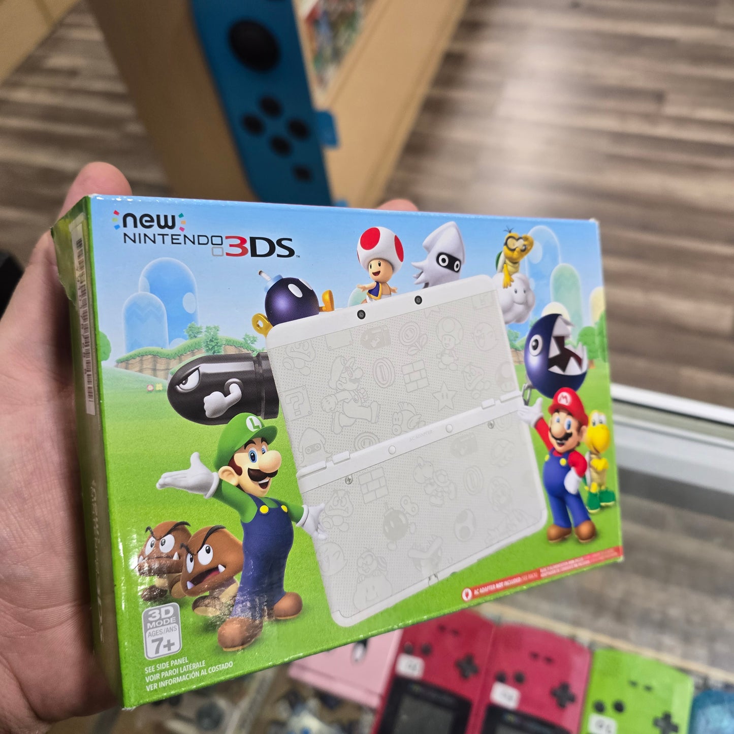 New Nintendo 3DS Super Mario White Edition Nintendo 3DS Handheld System with Charger and Box