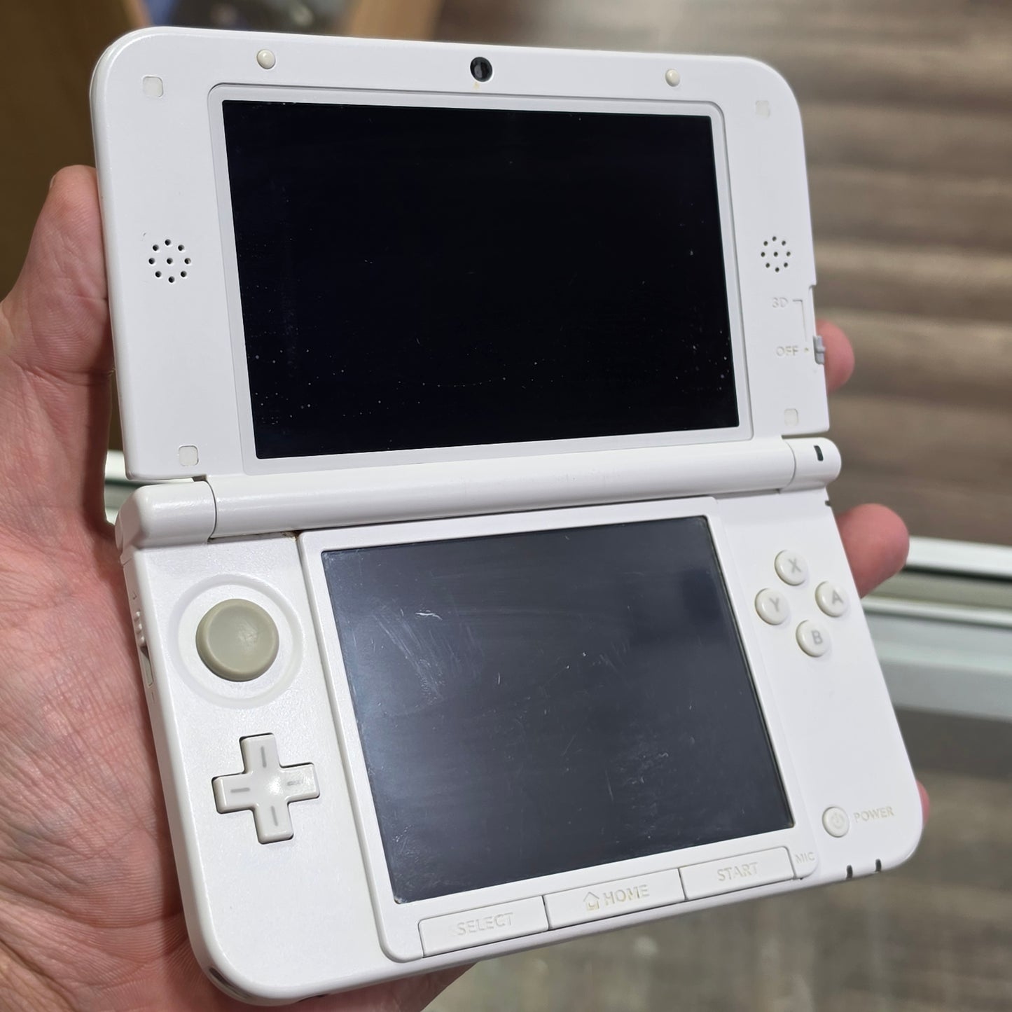 White Nintendo 3DS XL Handheld System With Charger (Region Free)(JAPANESE TO US)