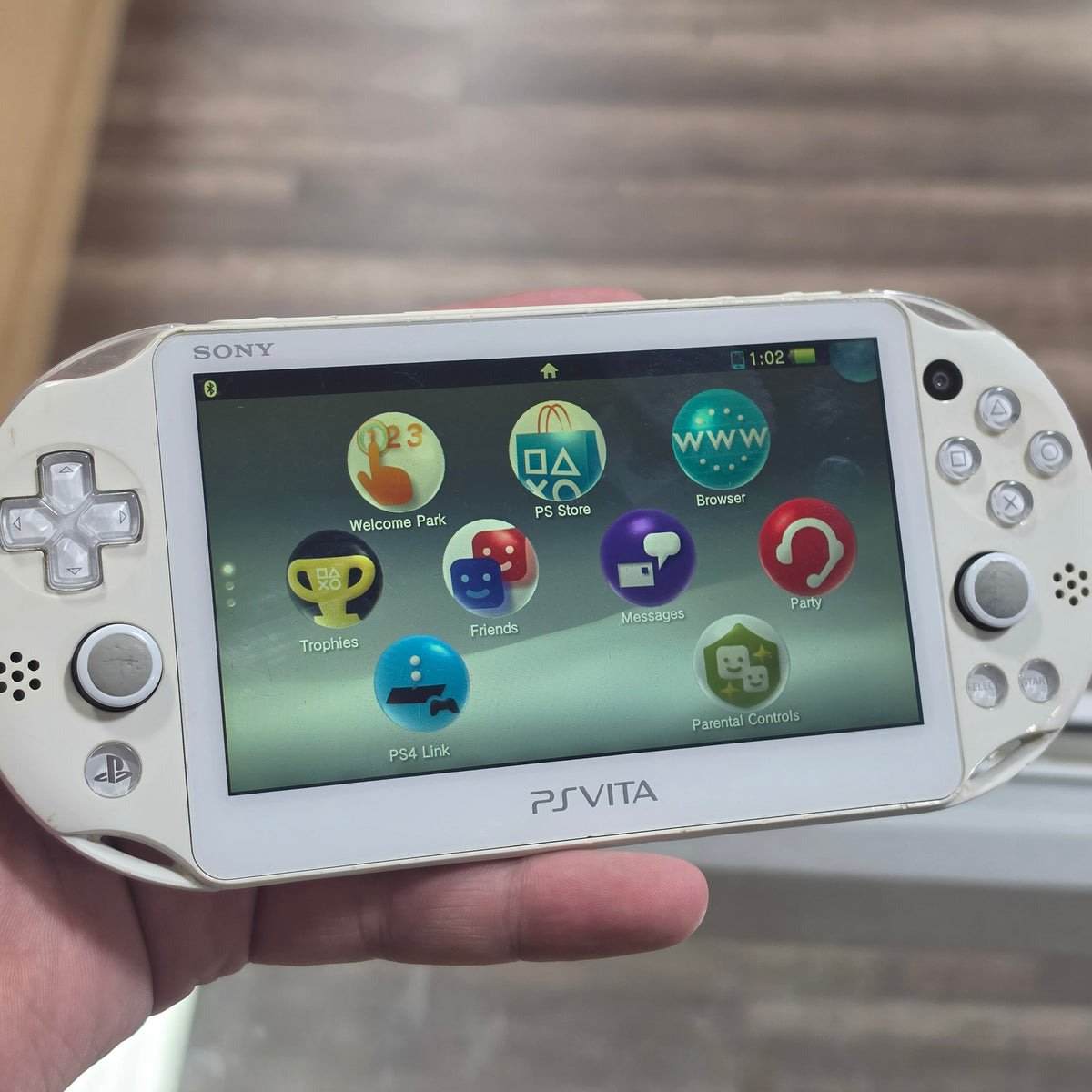 White Playstation Vita 2000 Handheld System with Charger (JP) (Region Free)