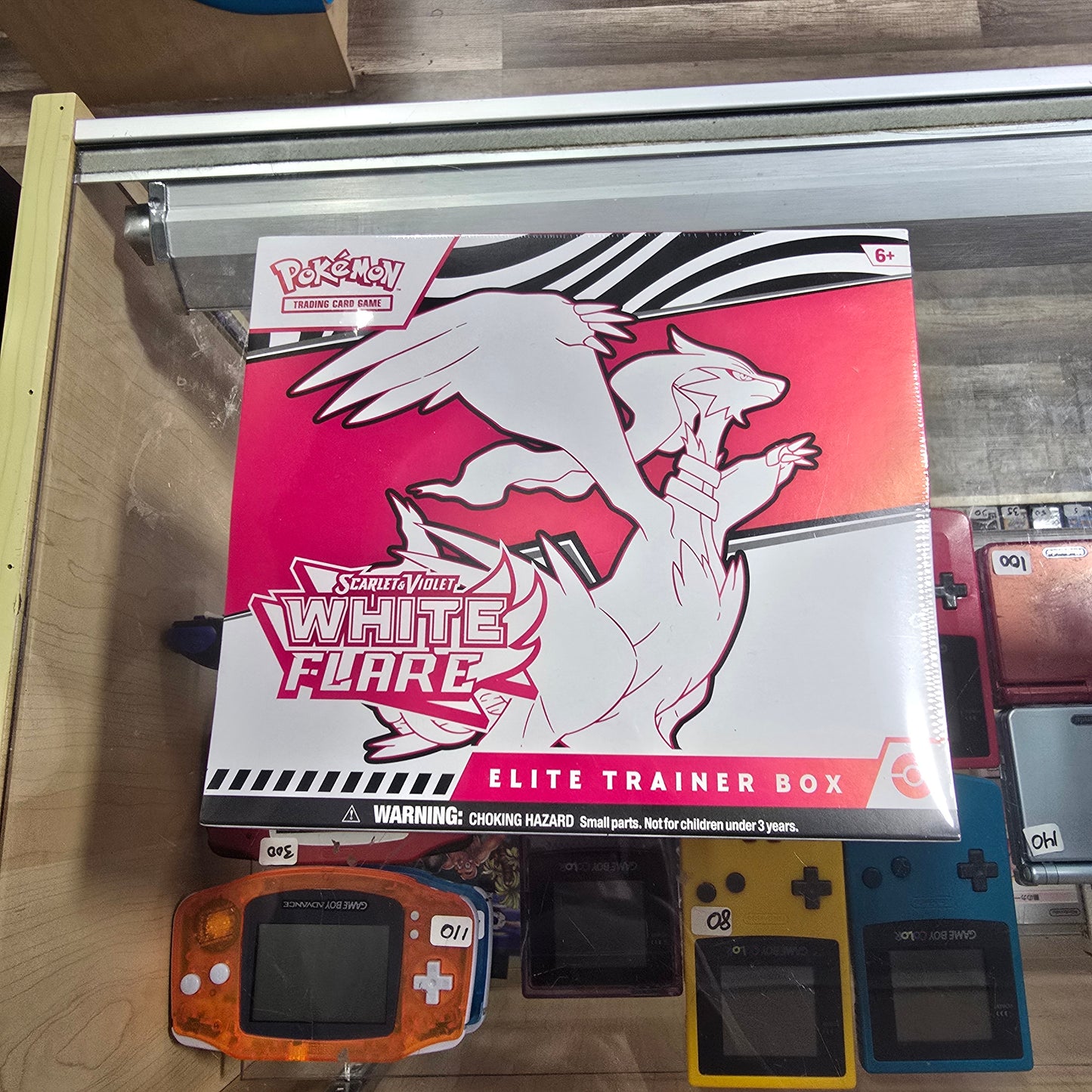 White Flare Elite Trainer Box - SV: White Flare