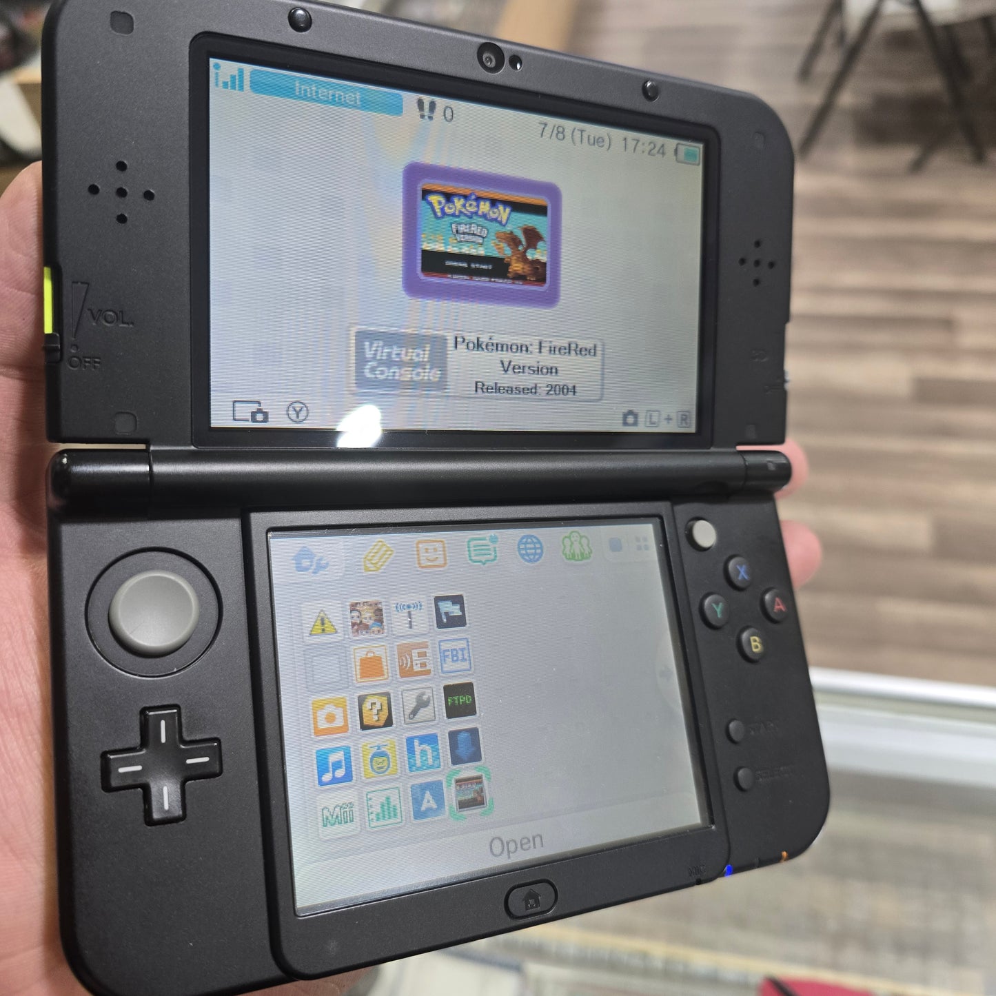 New Nintendo 3DS LL Lime + Black (REGION FREE) Handheld System (JPN SYSTEM) With Charger (CLEAN SYSTEM)