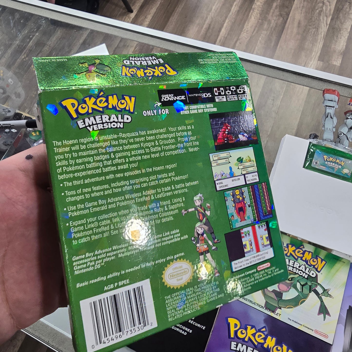 Pokémon Emerald Authentic CIB with Poster Nintendo Gameboy Advance