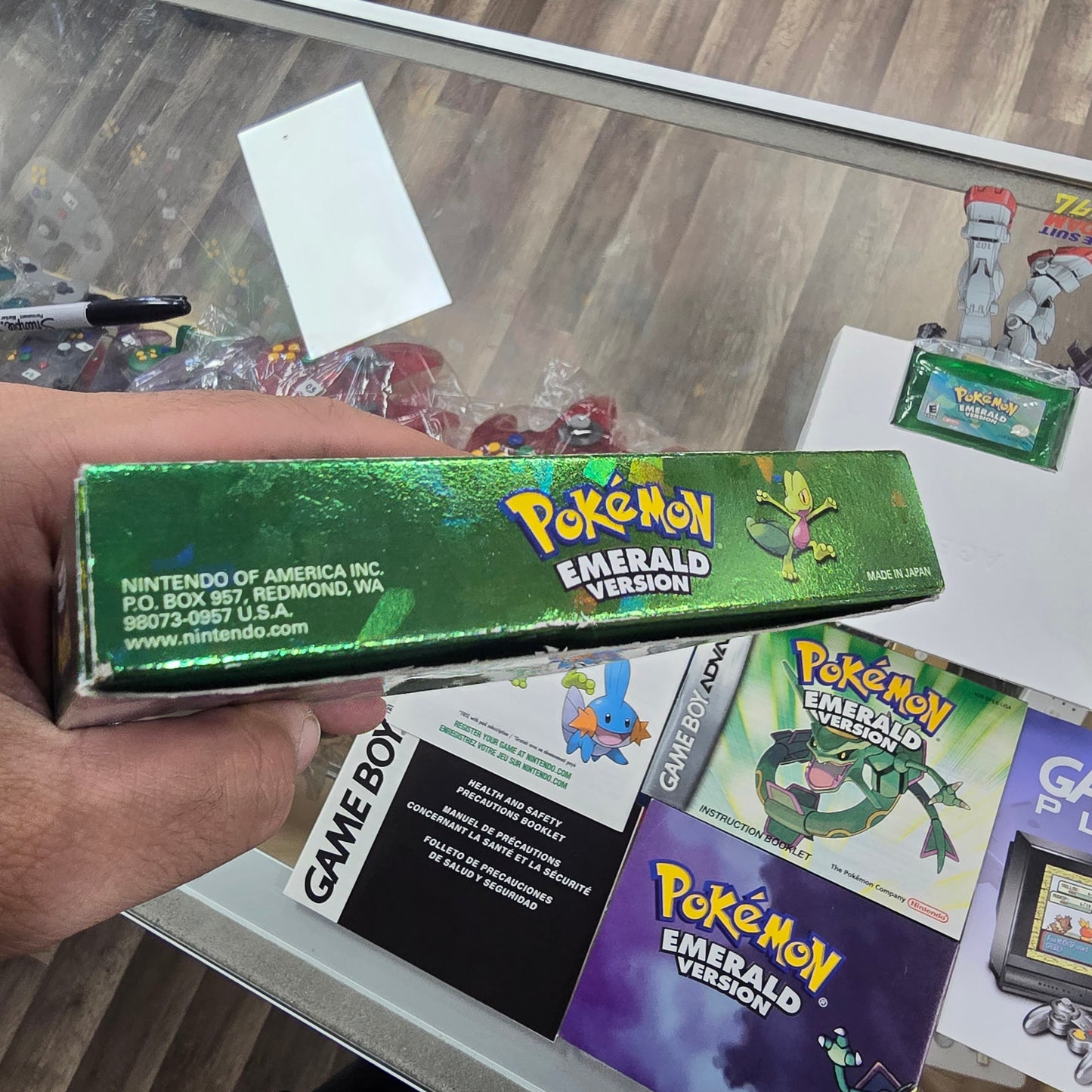 Pokémon Emerald Authentic CIB with Poster Nintendo Gameboy Advance