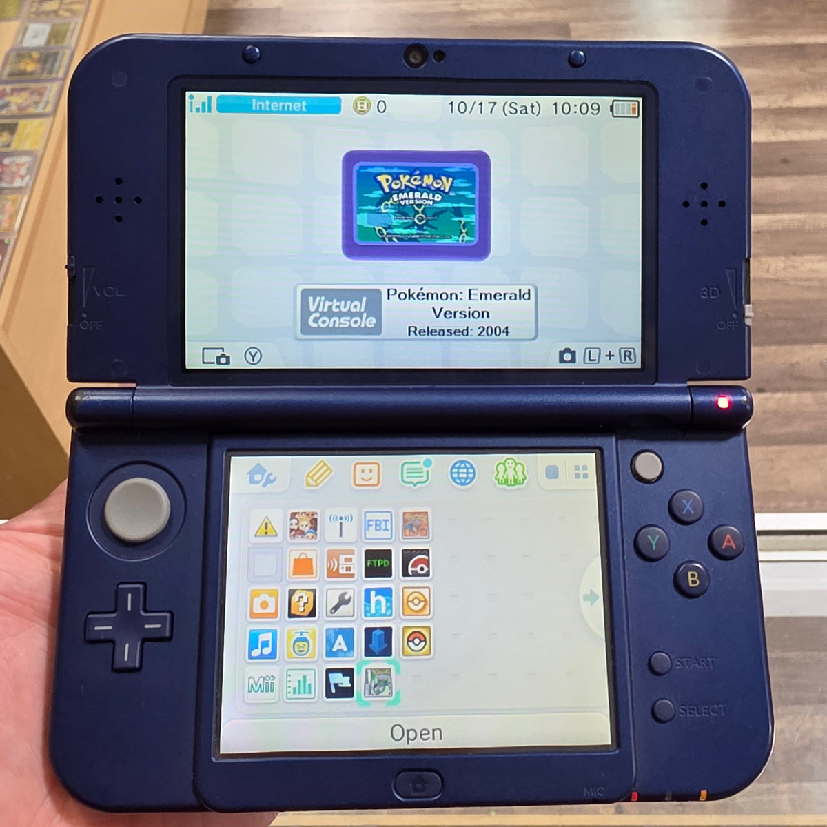 (A10) New Nintendo 3DS XL Handheld System (Blue) w/ Charger (Region Free)(JAPANESE TO US) (DIGITAL GAMES) (TOP IPS) (Okay Condition Bottom Screen)