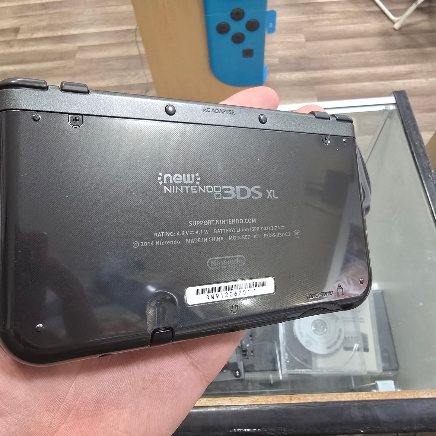 New Nintendo 3DS XL Black Handheld System with Charger and carrying case