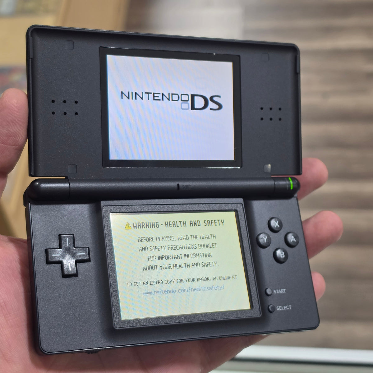 (452) Nintendo DS Lite Handheld System (Black) w/ Charger & Stylus
