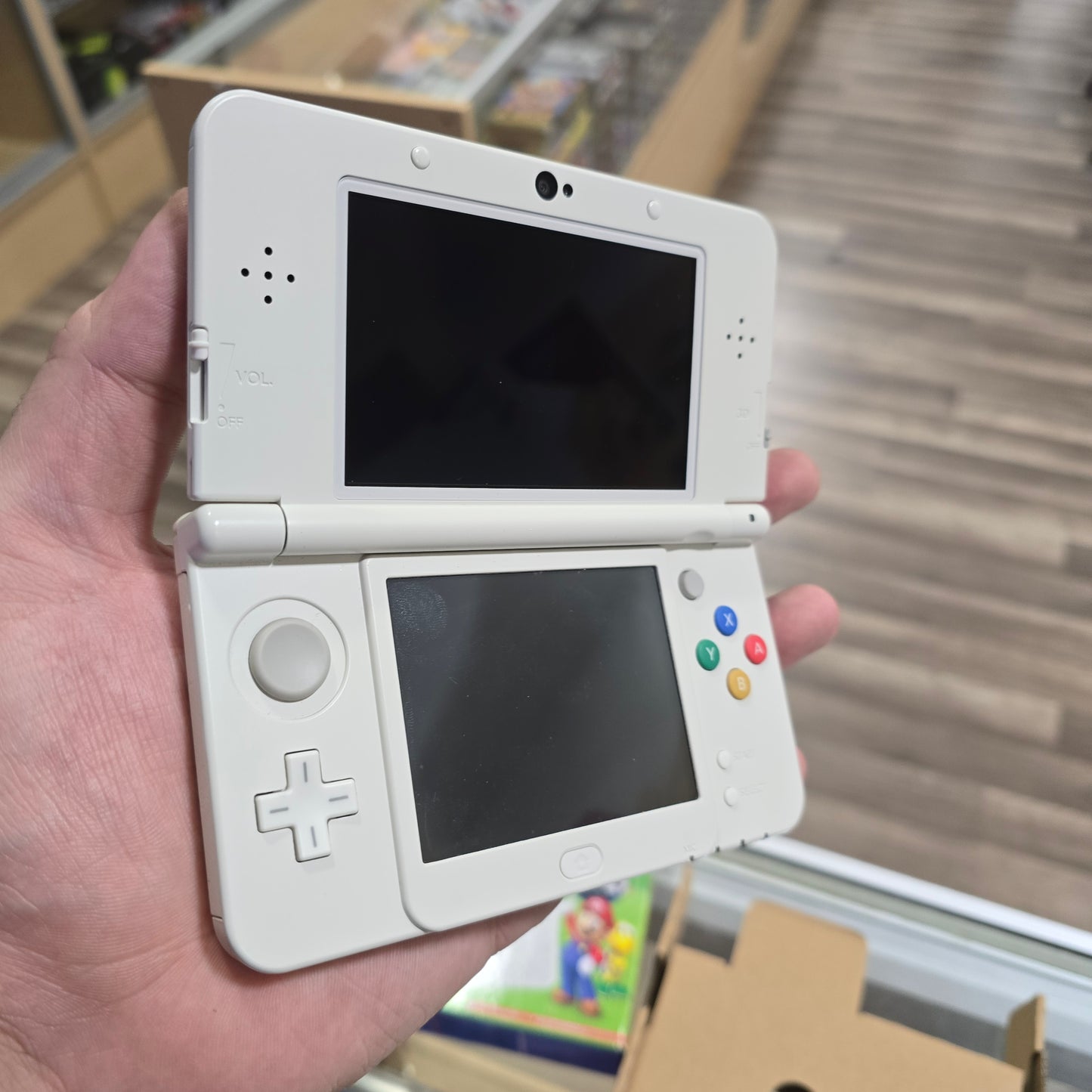 New Nintendo 3DS Super Mario White Edition Nintendo 3DS Handheld System with Charger and Box
