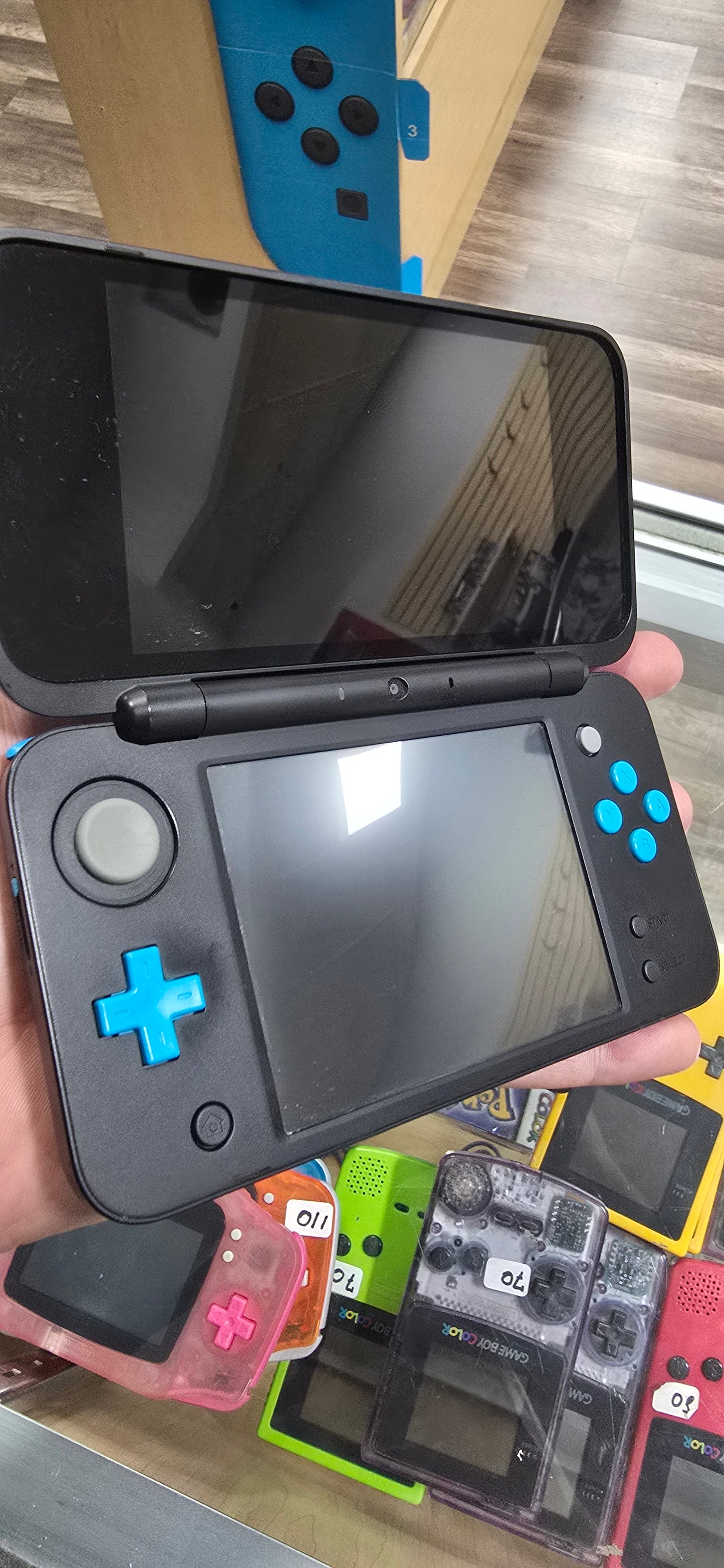 New Nintendo 2DS XL Black + Turquoise Nintendo 3DS Handheld System with Charger