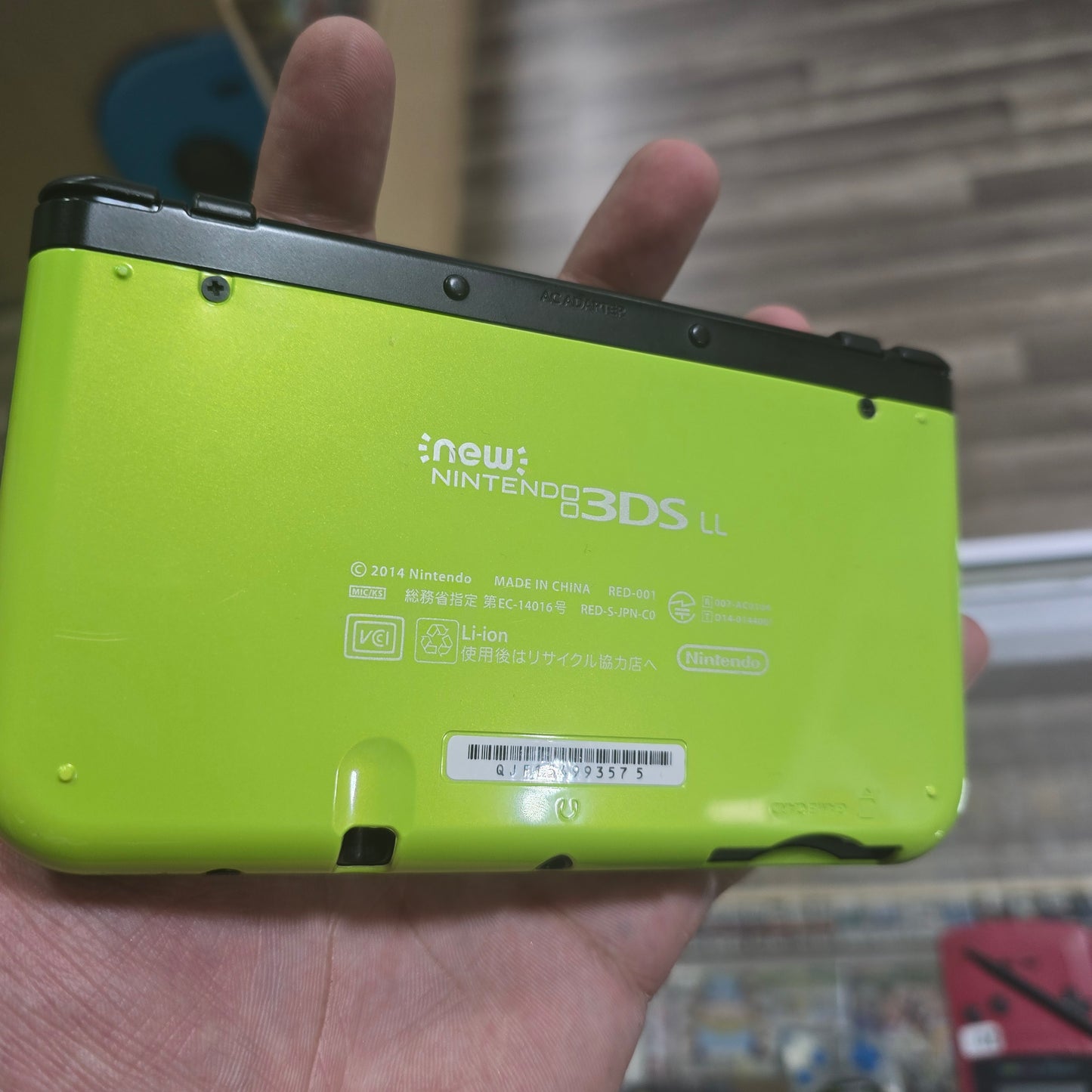 New Nintendo 3DS LL Lime + Black (REGION FREE) Handheld System (JPN SYSTEM) With Charger (CLEAN SYSTEM)