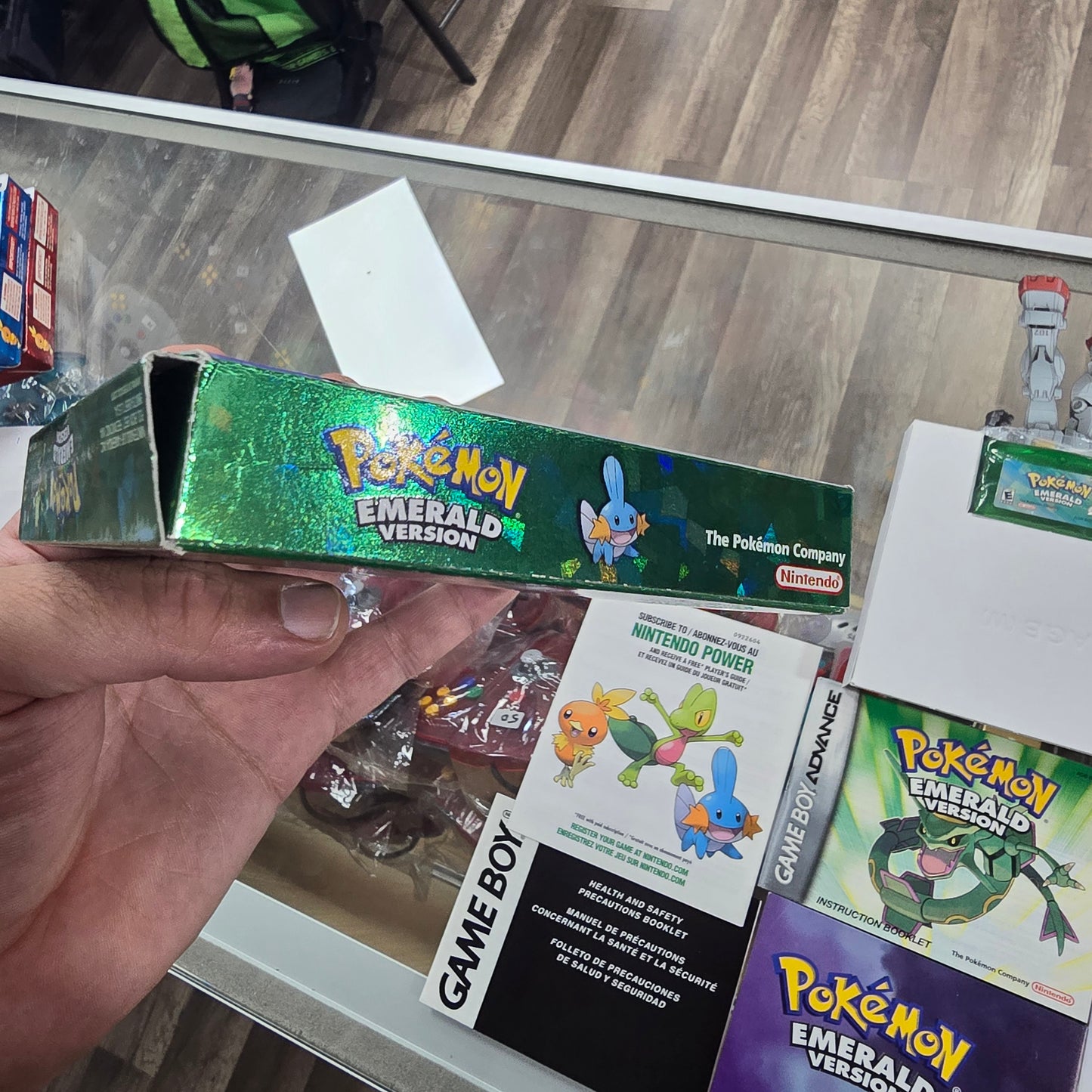 Pokémon Emerald Authentic CIB with Poster Nintendo Gameboy Advance