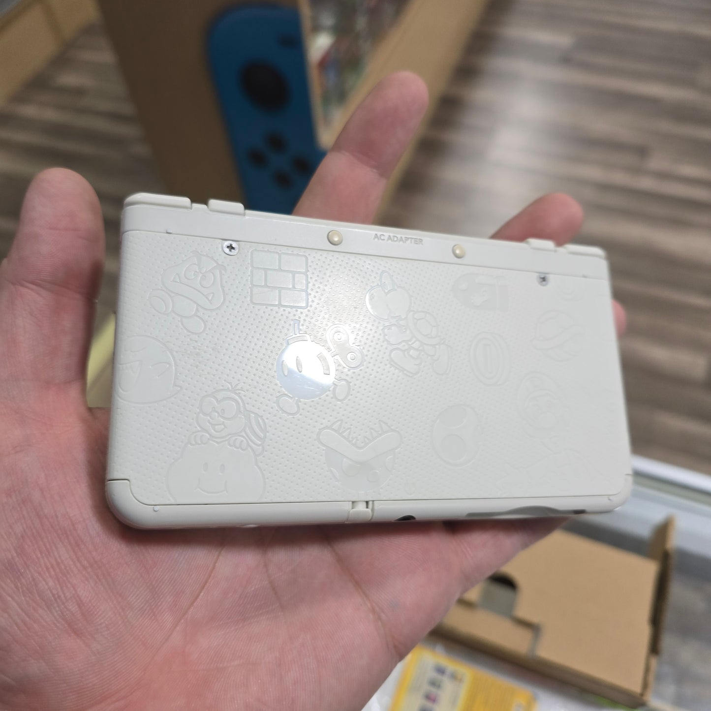 New Nintendo 3DS Super Mario White Edition Nintendo 3DS Handheld System with Charger and Box