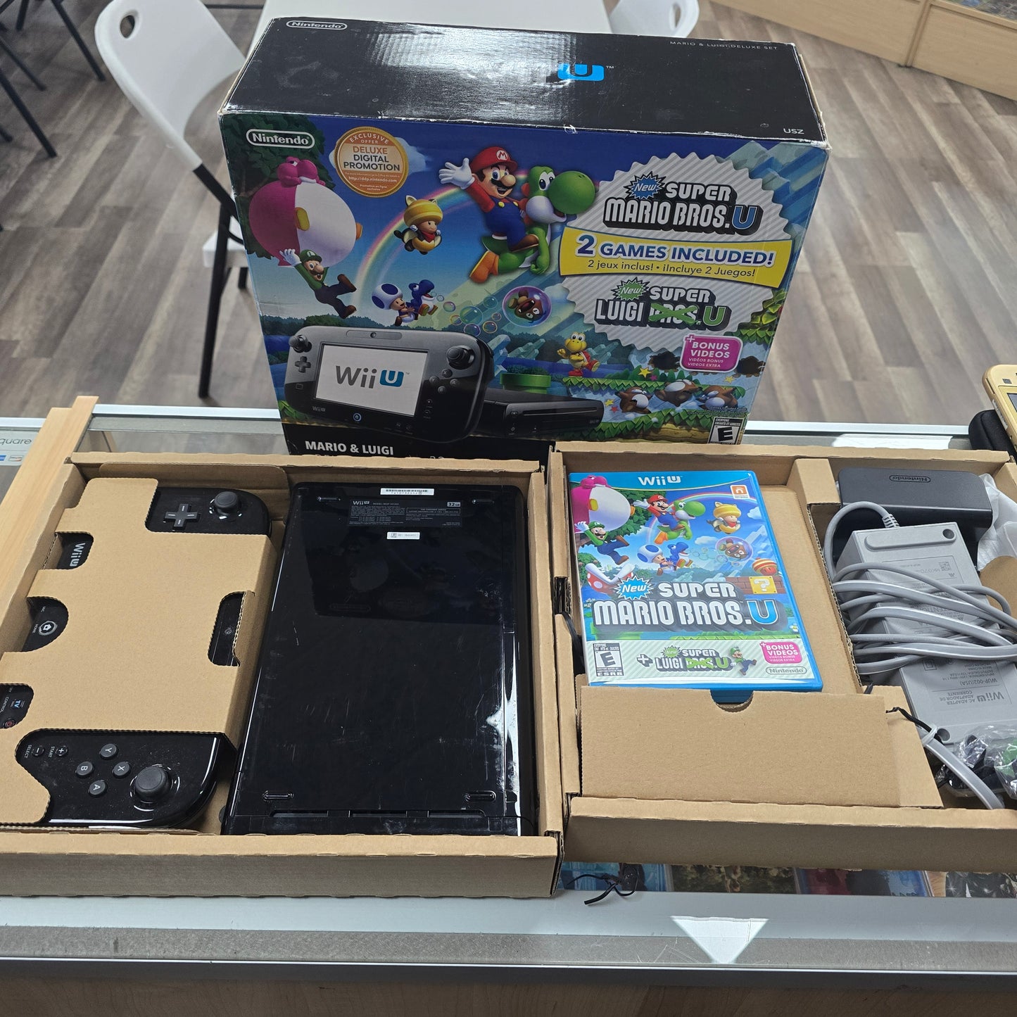Wii U Console Deluxe: Mario & Luigi Edition Wii U CIB