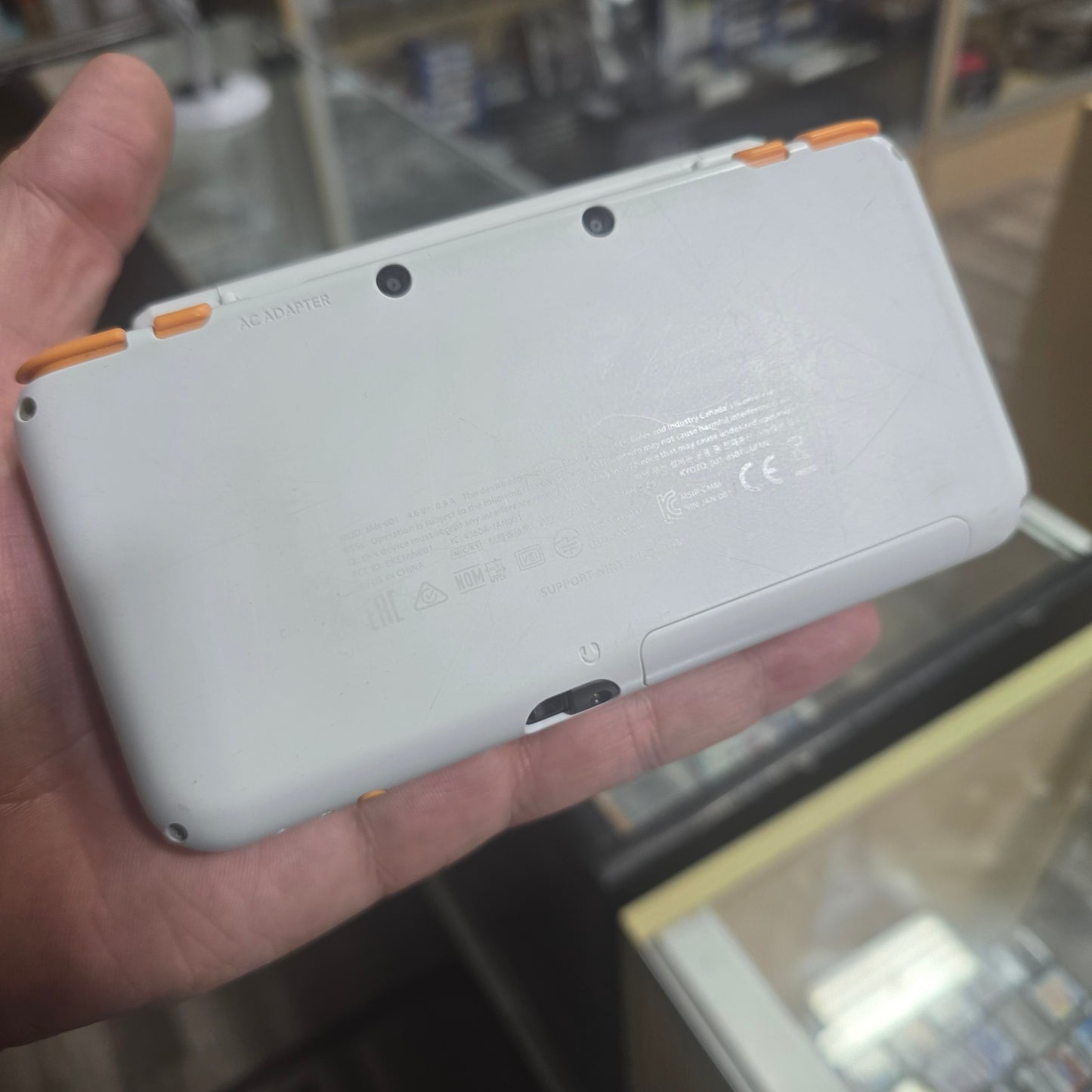 New Nintendo 2DS XL White + Orange Nintendo 3DS