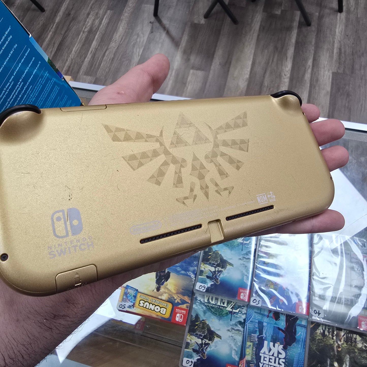 Nintendo Switch Lite: Hyrule Edition Nintendo Switch (SYSTEM ONLY)