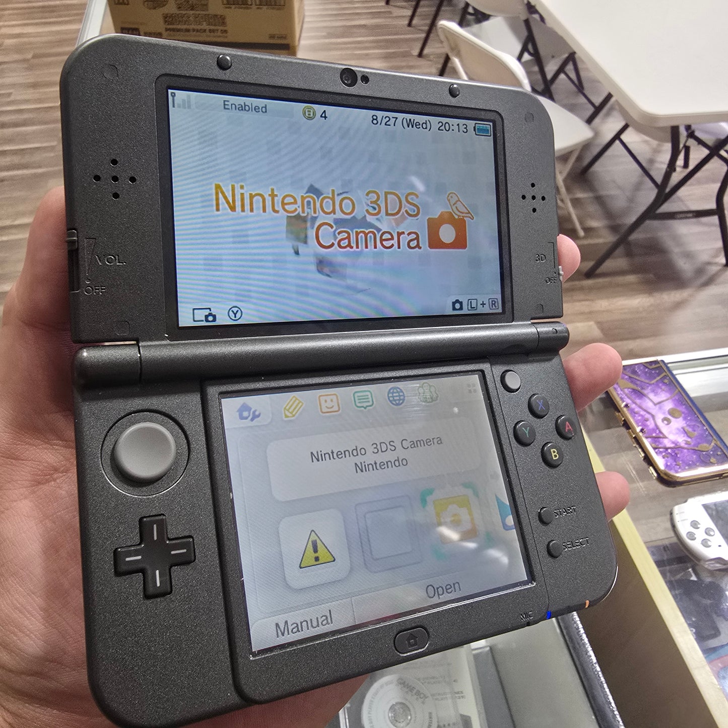 New Nintendo 3DS XL Black Handheld System with Charger and carrying case