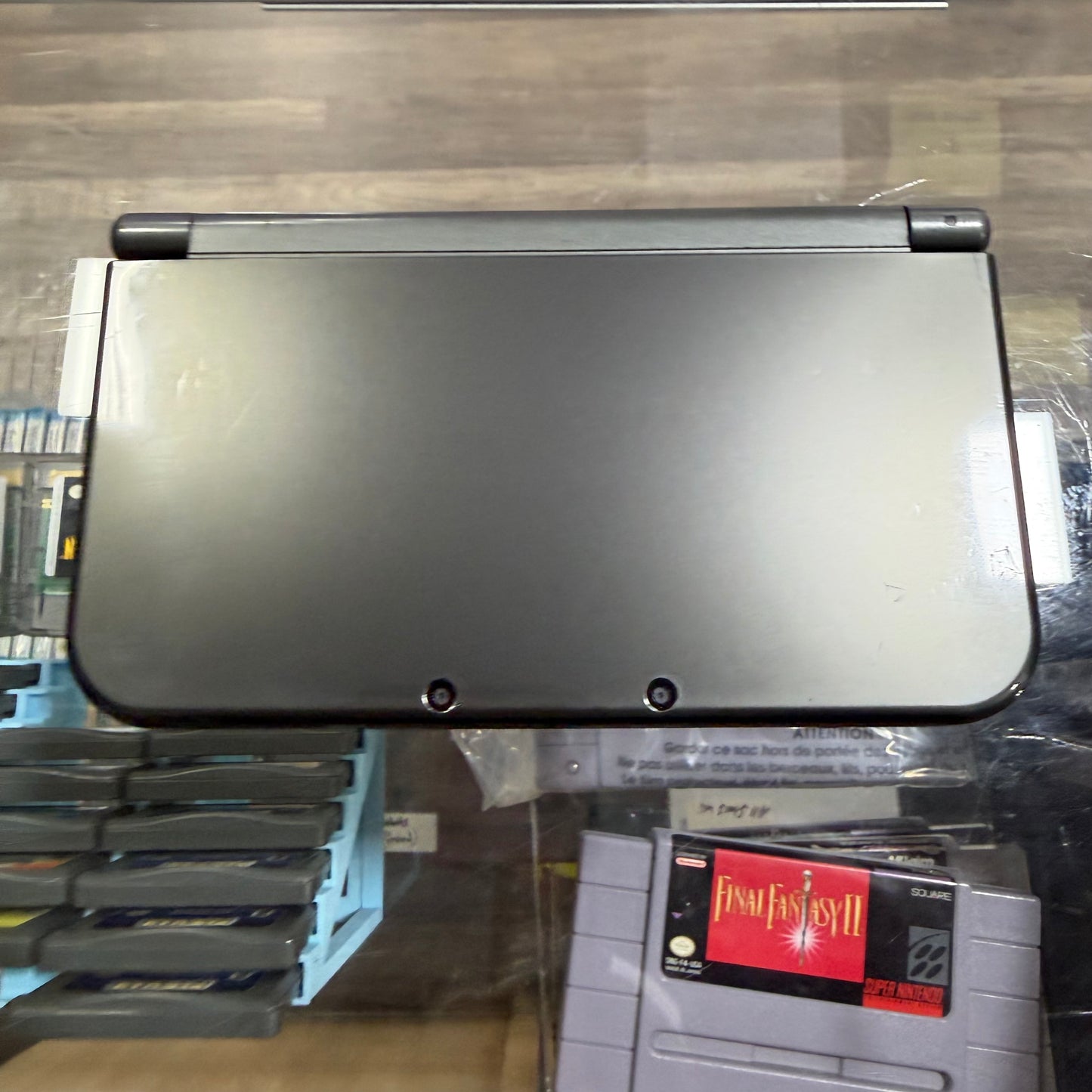 New Nintendo 3DS XL Black Nintendo 3DS (Top IPS) (Charger included) 64gb