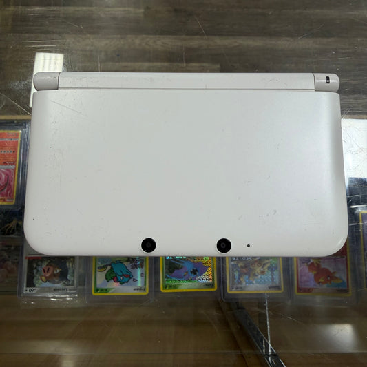 White Nintendo 3DS XL Handheld System :P ( 780 ) (Charger Included)