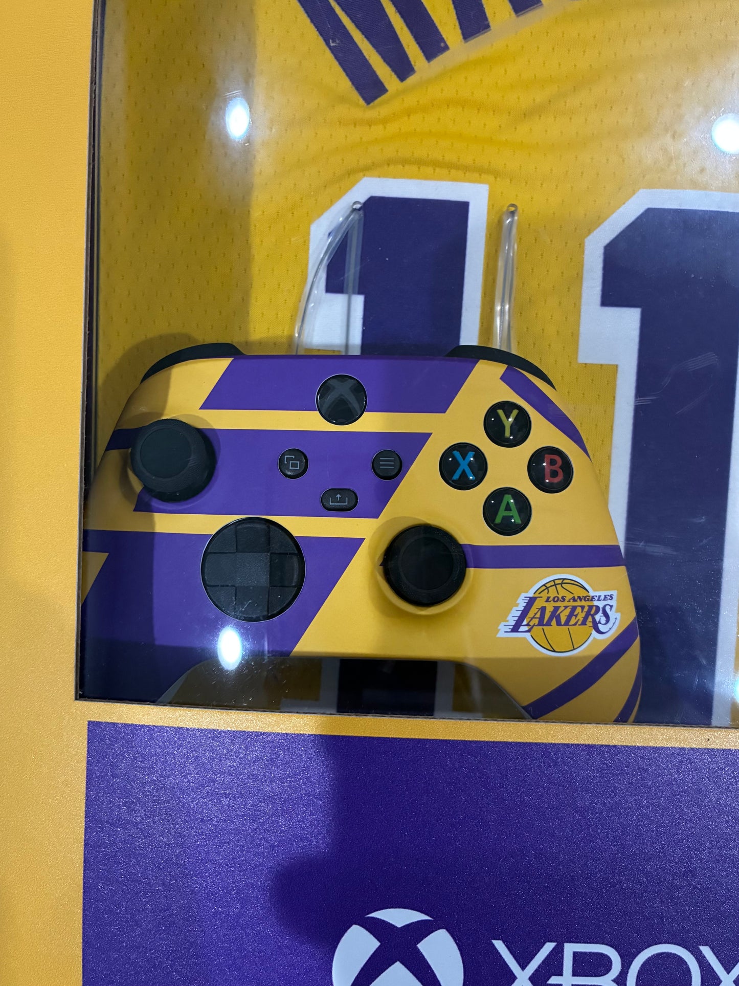 Limited Edition Los Angeles Lakers Master Chief 117 Halo Infinite Bundle - Size XL (2021)