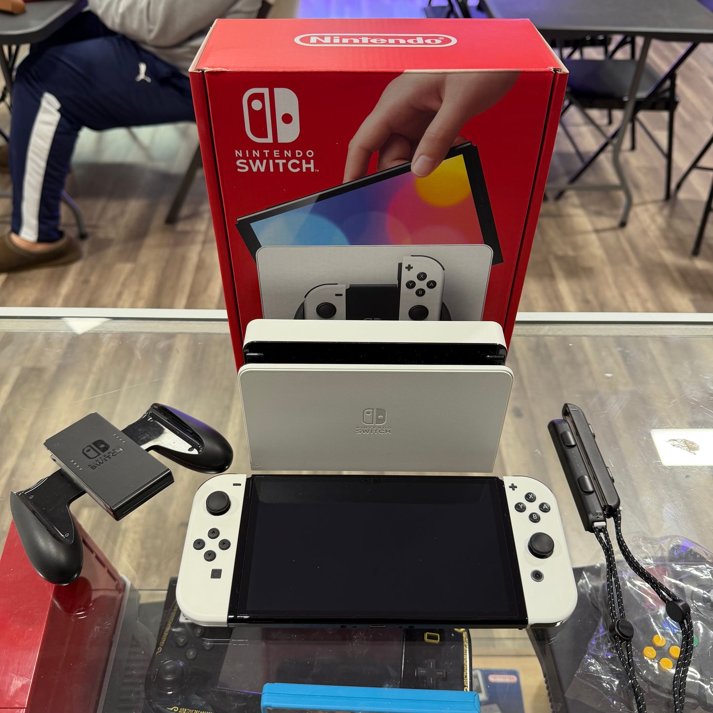 Nintendo Switch OLED With White Joy-Con Nintendo Switch (Japanese System) (3771)