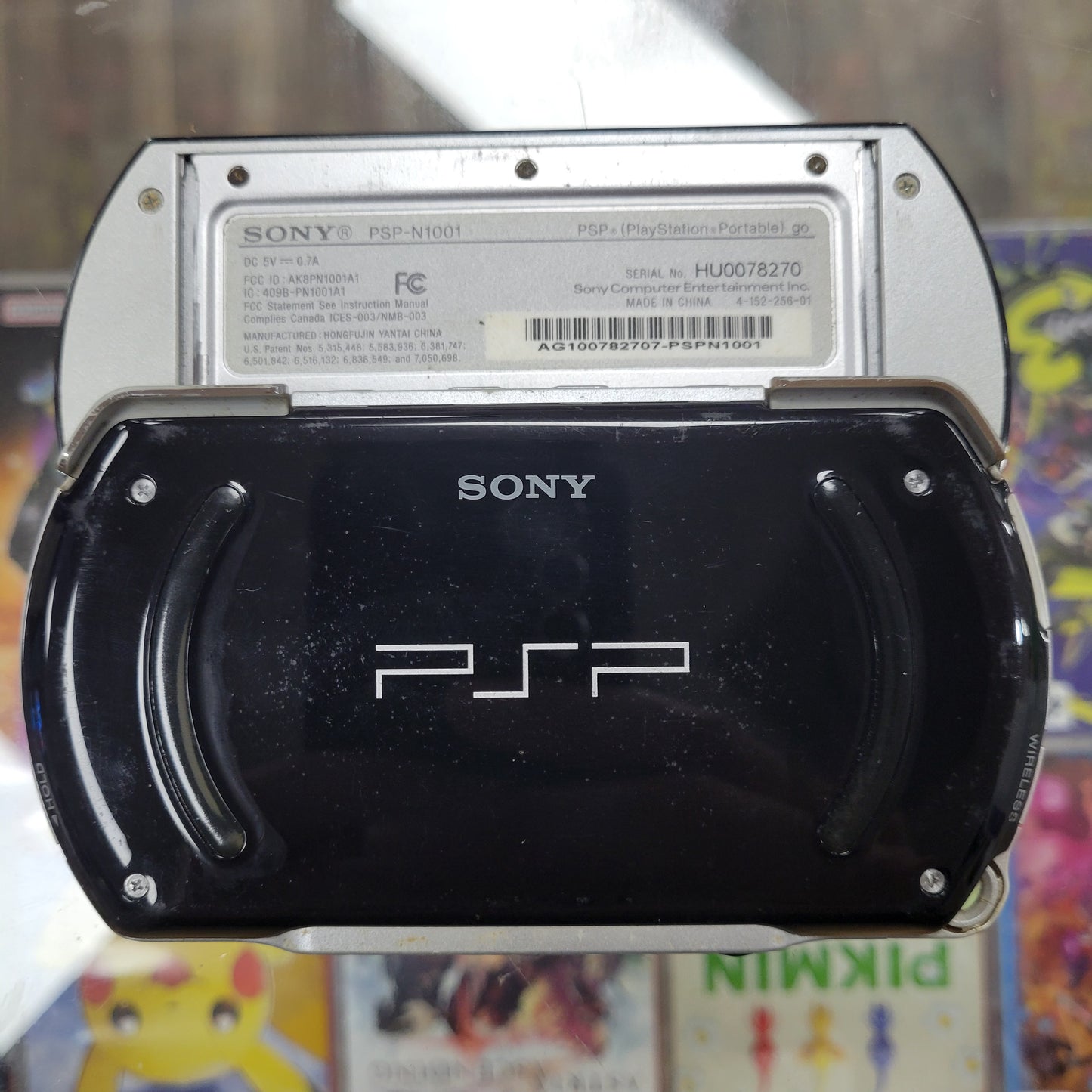 Sony PSP GO Handheld System in Box with Chager