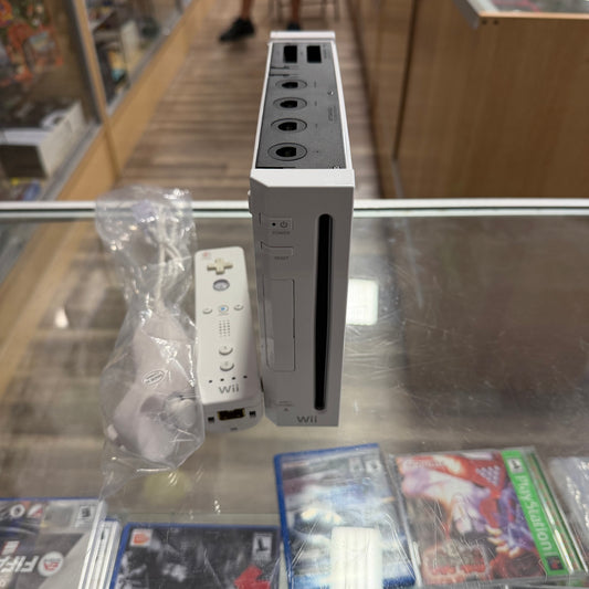 Nintendo Wii System with all wires and Controllers (8017)
