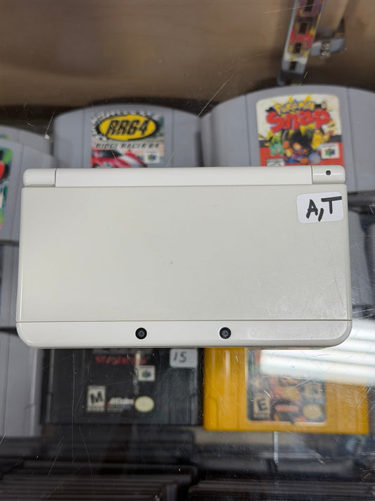 White New Nintendo 3DS Handheld System With Charger (Region Free) (JAPANESE TO US)