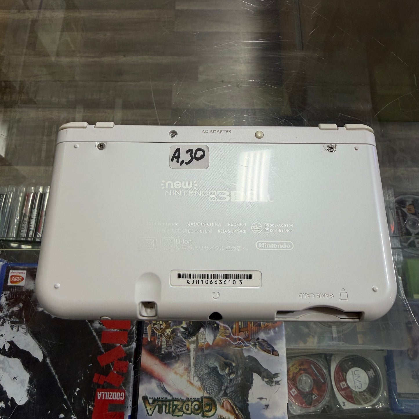 White New Nintendo 3DS XL Handheld System With Charger Bottom IPS (Region Free)(JAPANESE TO US) 103