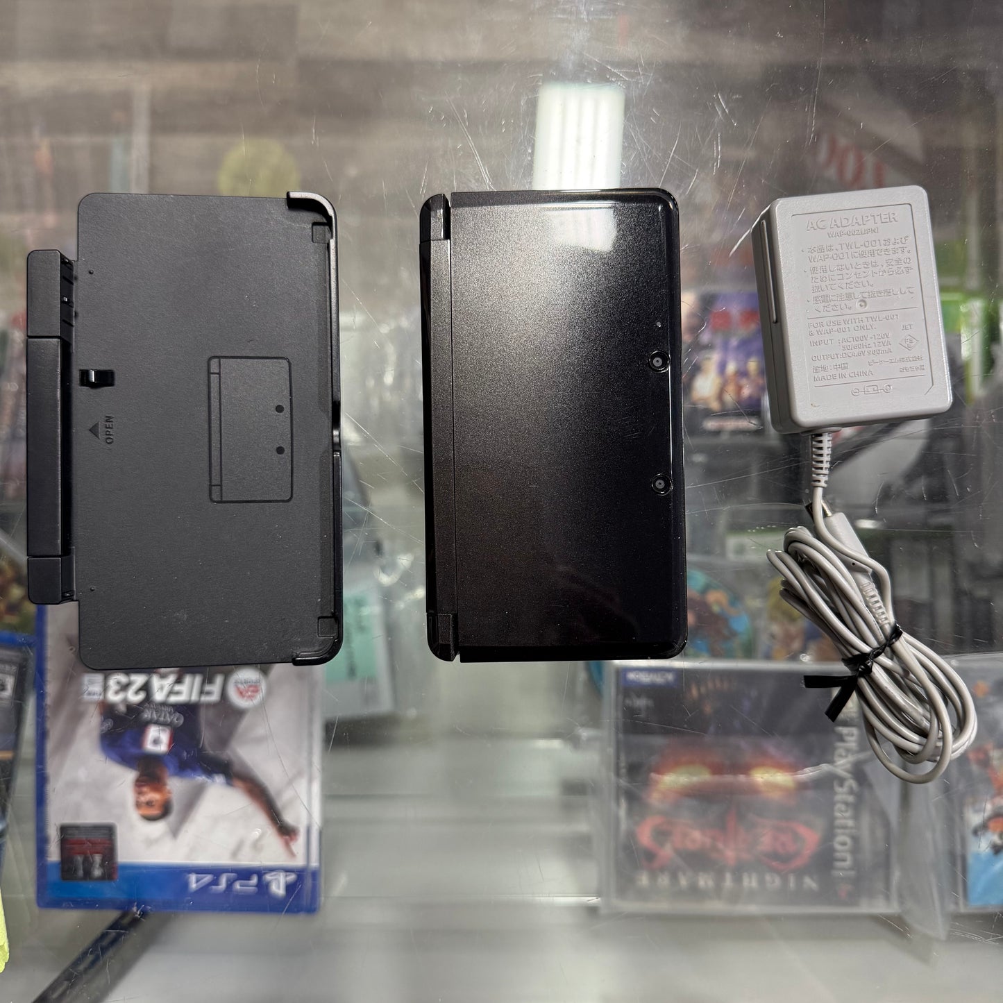 Nintendo 3DS Cosmo Black Nintendo 3DS (Japanese Region Only) (digital games installed)