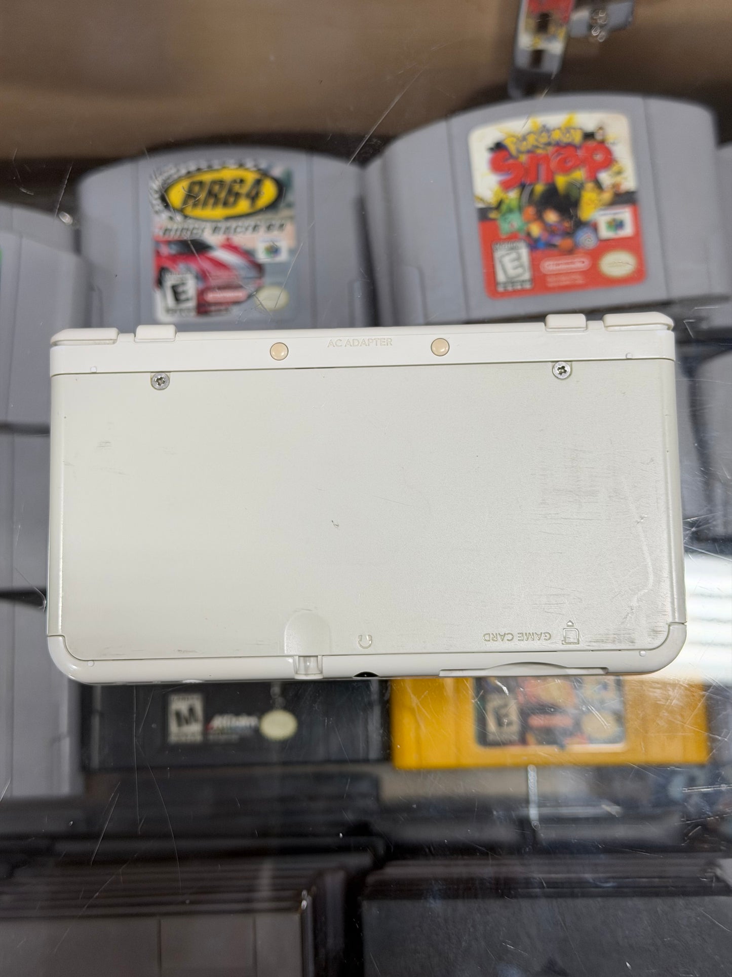 White New Nintendo 3DS Handheld System With Charger (Region Free) (JAPANESE TO US)