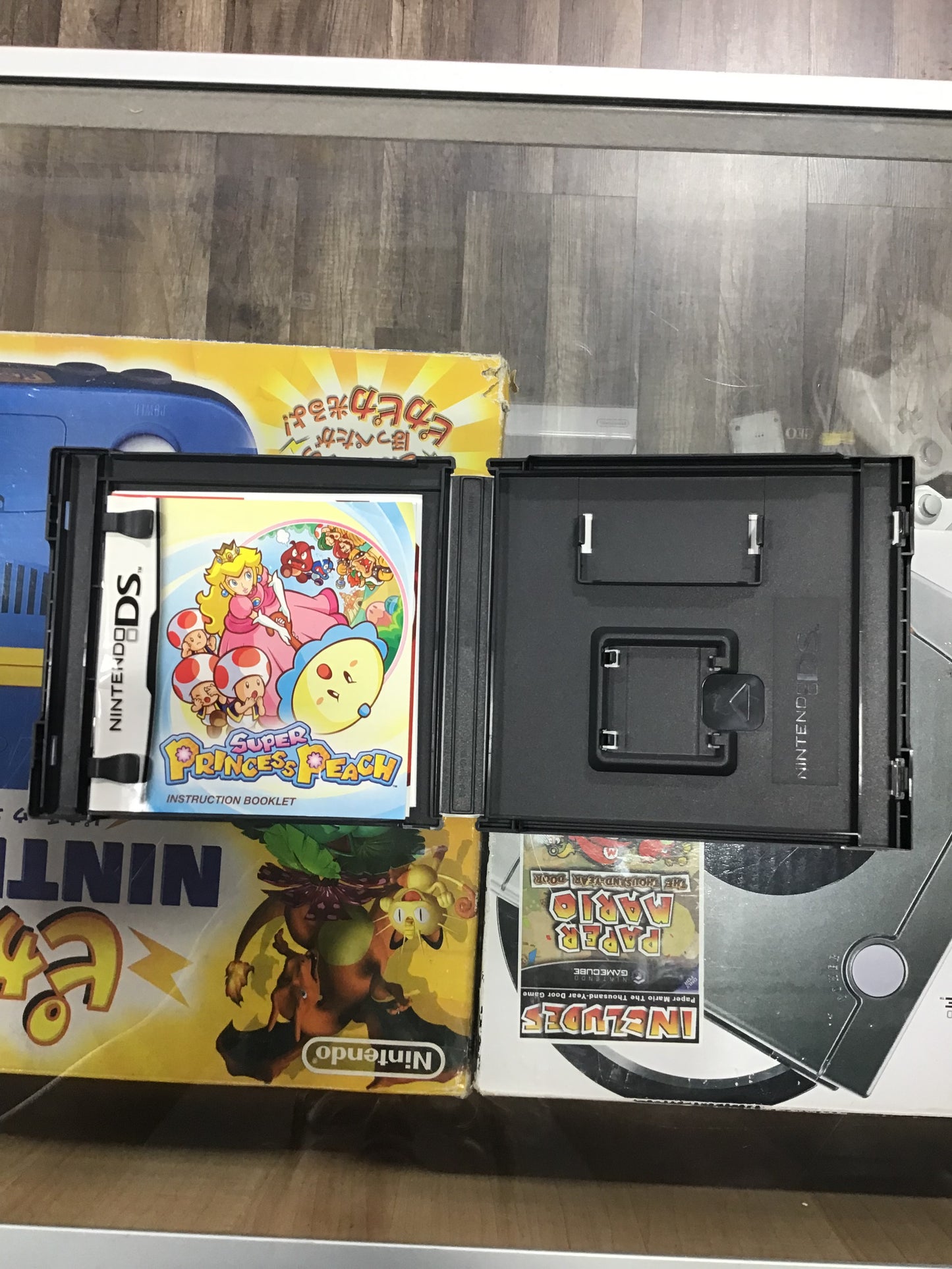 Super Princess Peach Nintendo DS Case and Manual ONLY