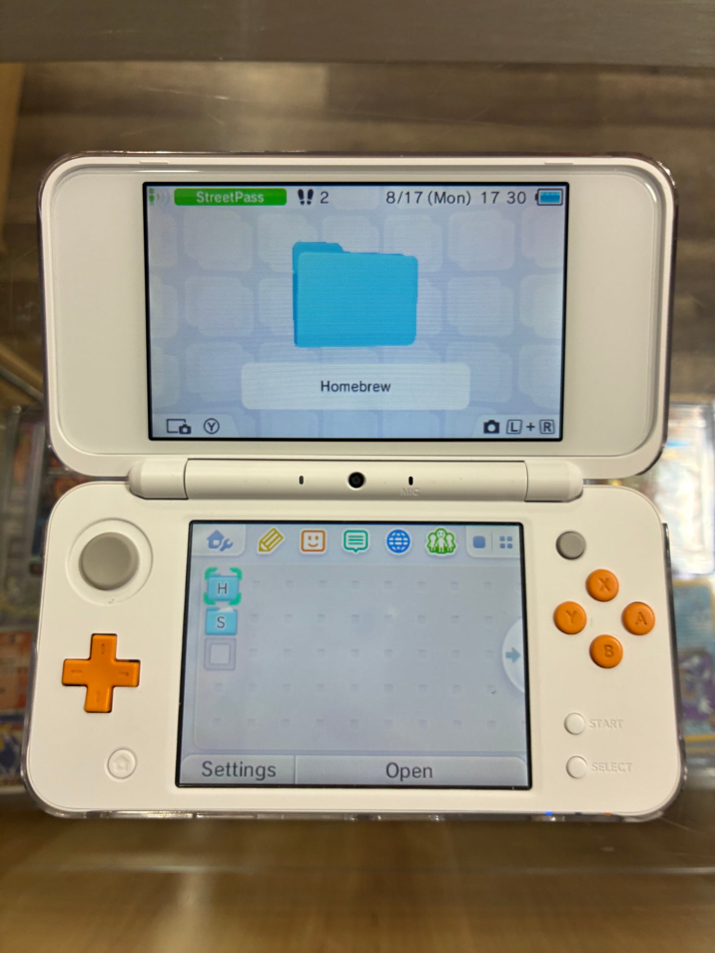 New Nintendo 2DS XL White + Orange Nintendo with Charger (586)
