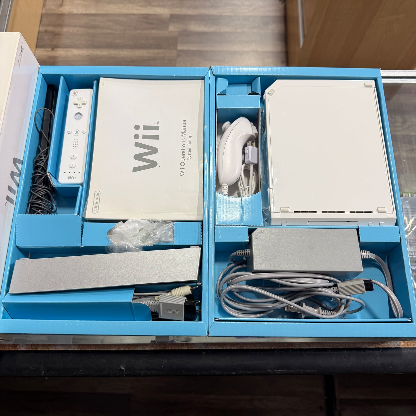 White Nintendo Wii System (CIB)