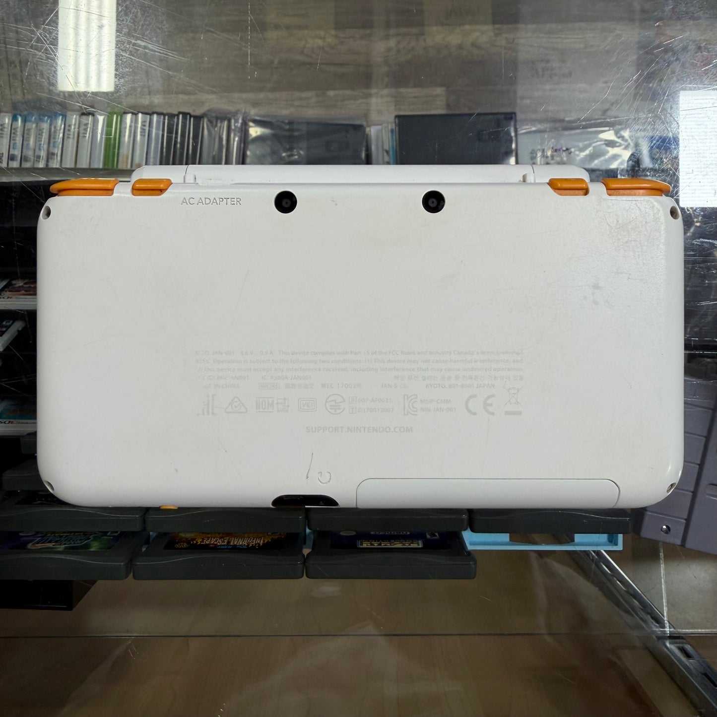 New Nintendo 2DS XL White + Orange Nintendo 3DS
