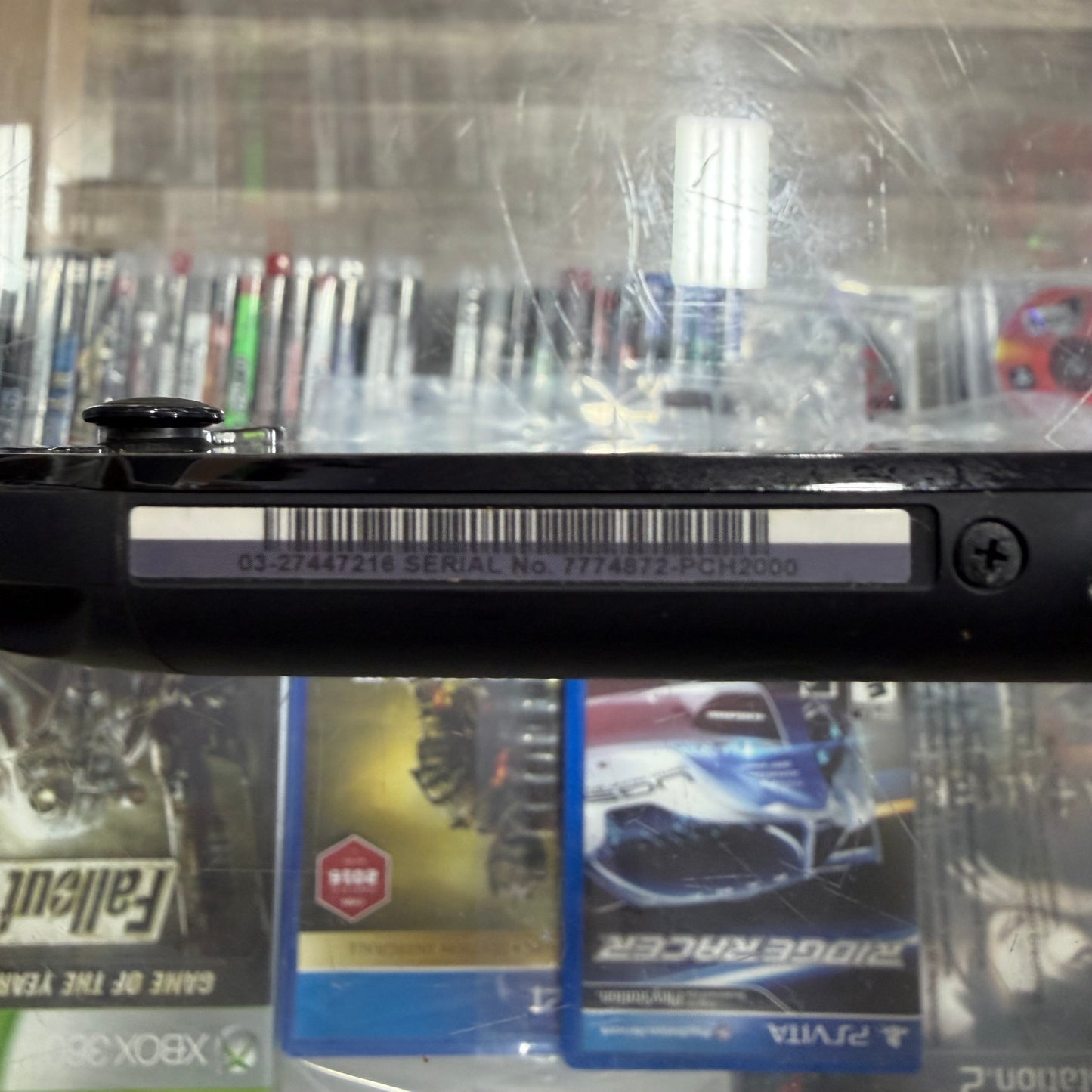 Black Playstation Vita 2000 Handheld System with Charger (JP) (Region Free)