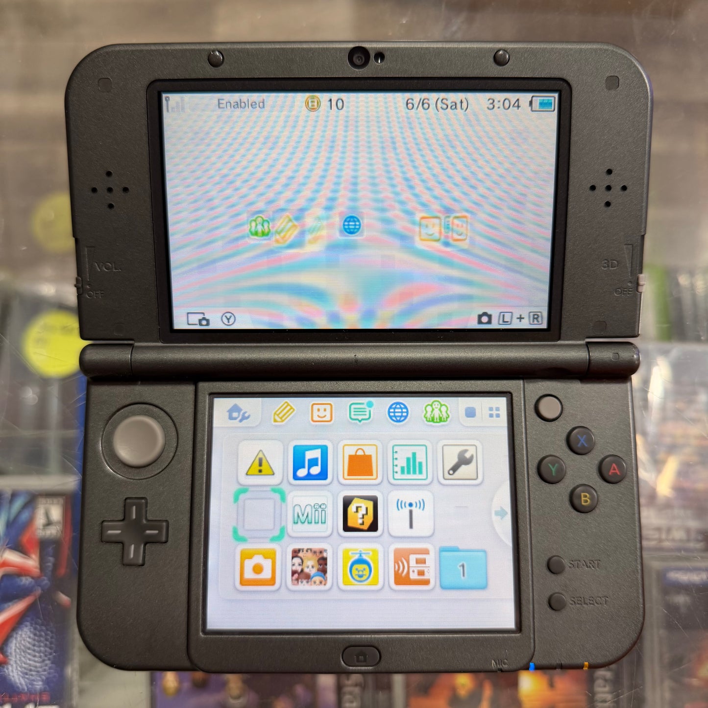 New Nintendo 3DS XL Black Nintendo 3DS (Charger included)