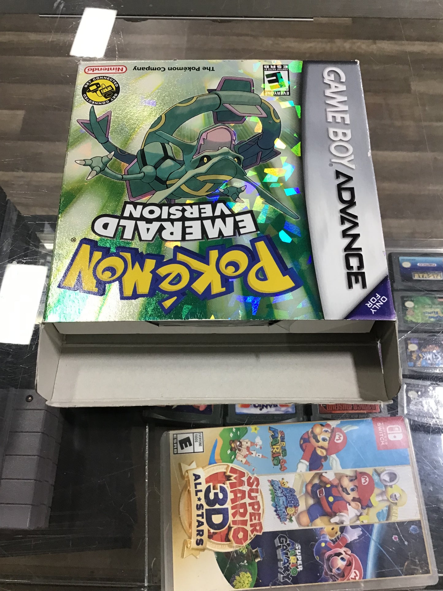 Pokémon Emerald Nintendo Game Boy Advance CIB (Dry Battery)