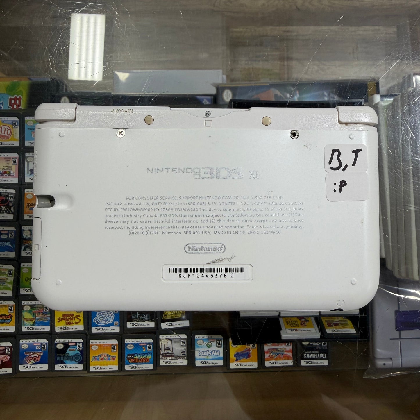 White Nintendo 3DS XL Handheld System With Charger (Region Free)(JAPANESE TO US)