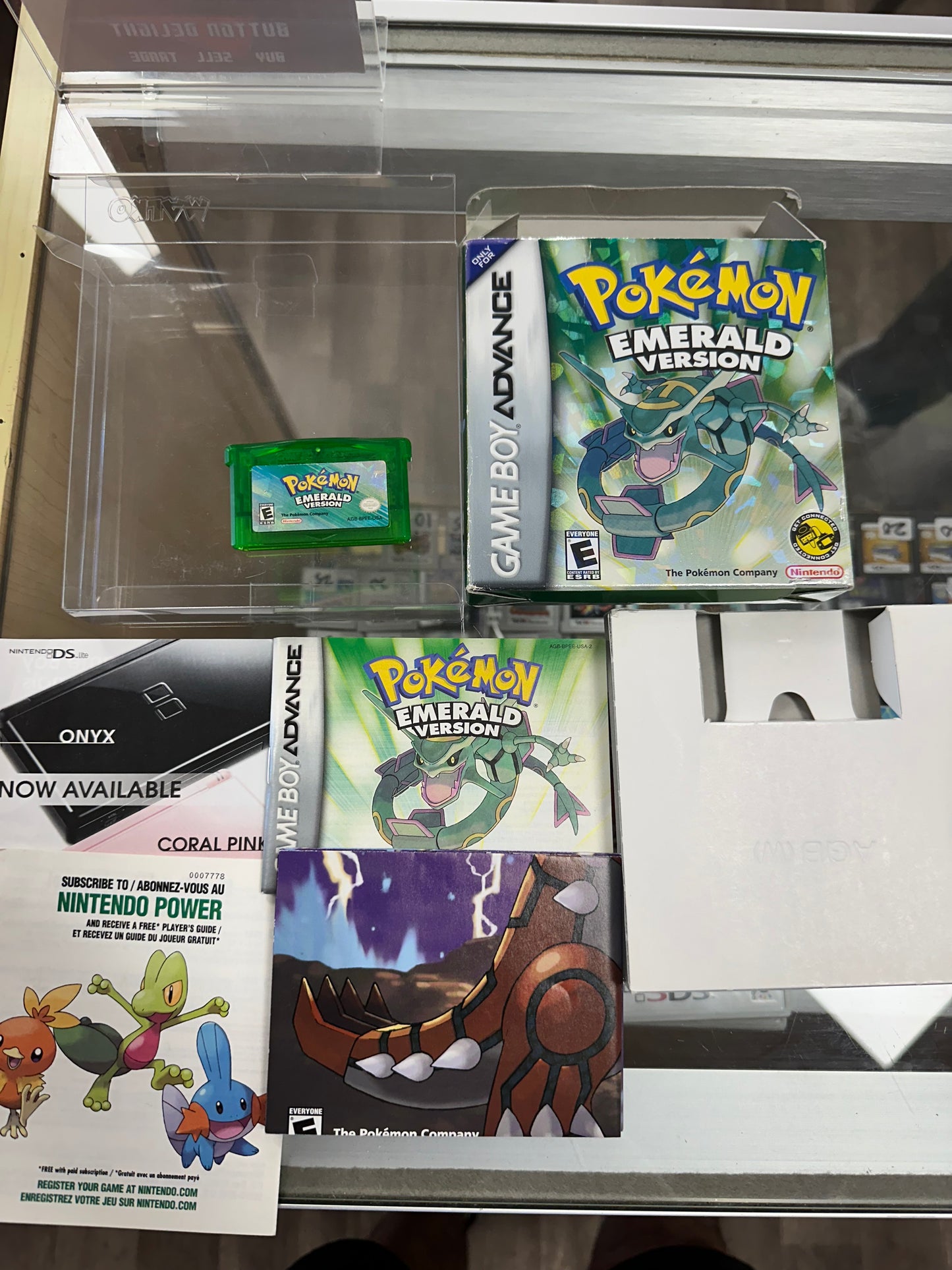 Pokémon Emerald Nintendo Gameboy Advance CIB with Rare Poster, Great Label