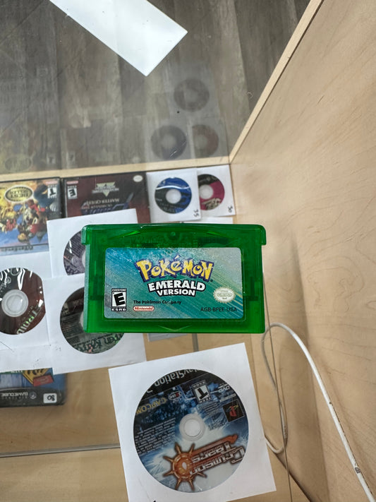 Pokémon Emerald Nintendo Gameboy Advance Authentic