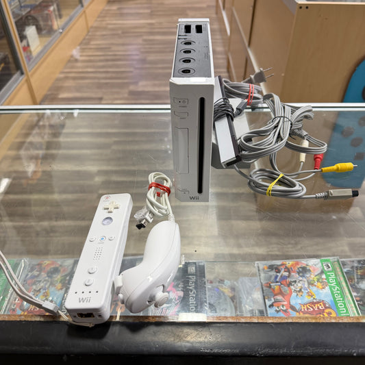 White Nintendo Wii System Wii (all cables and controllers included)