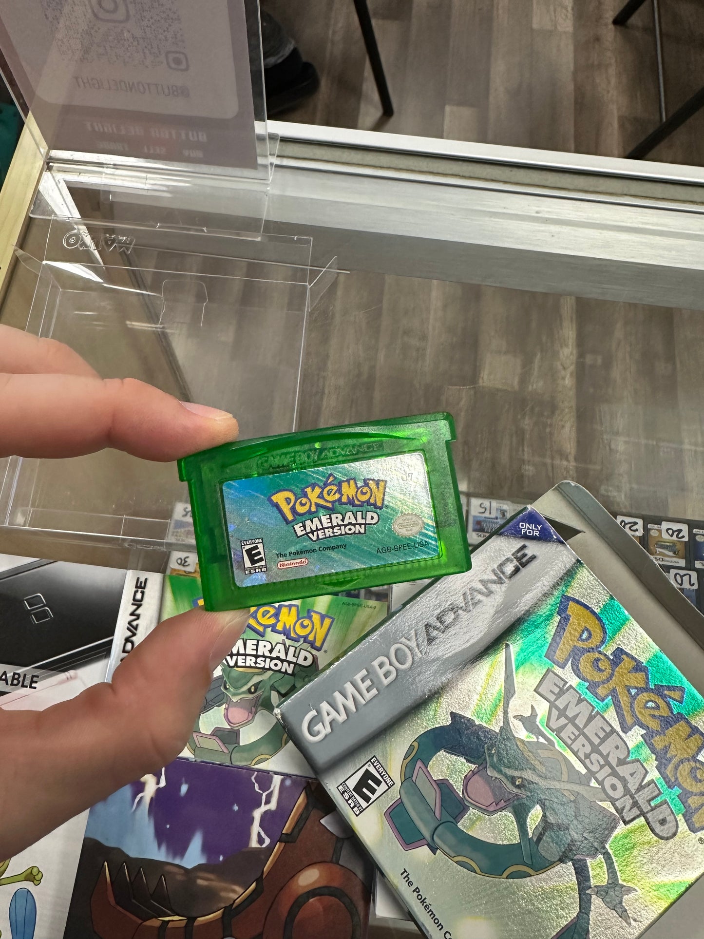 Pokémon Emerald Nintendo Gameboy Advance CIB with Rare Poster, Great Label