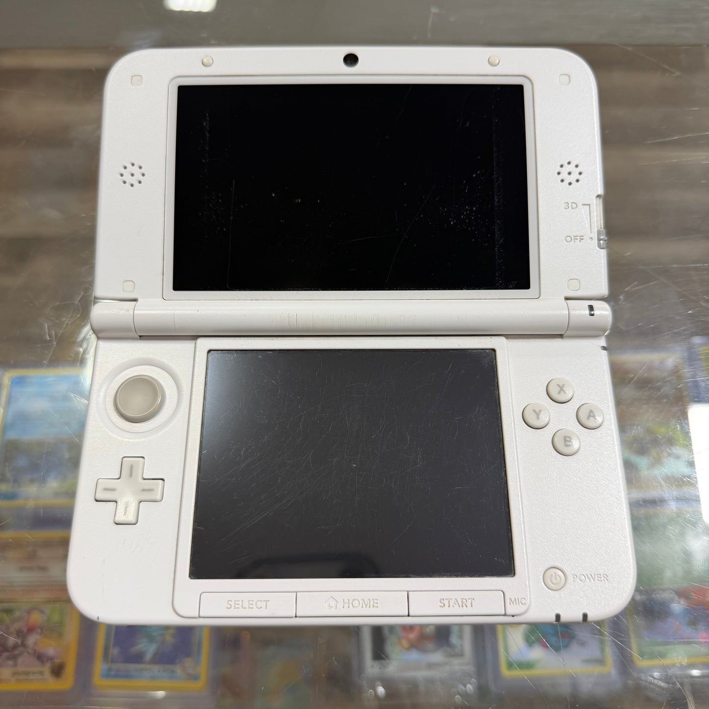 White Nintendo 3DS XL Handheld System :P ( 780 ) (Charger Included)